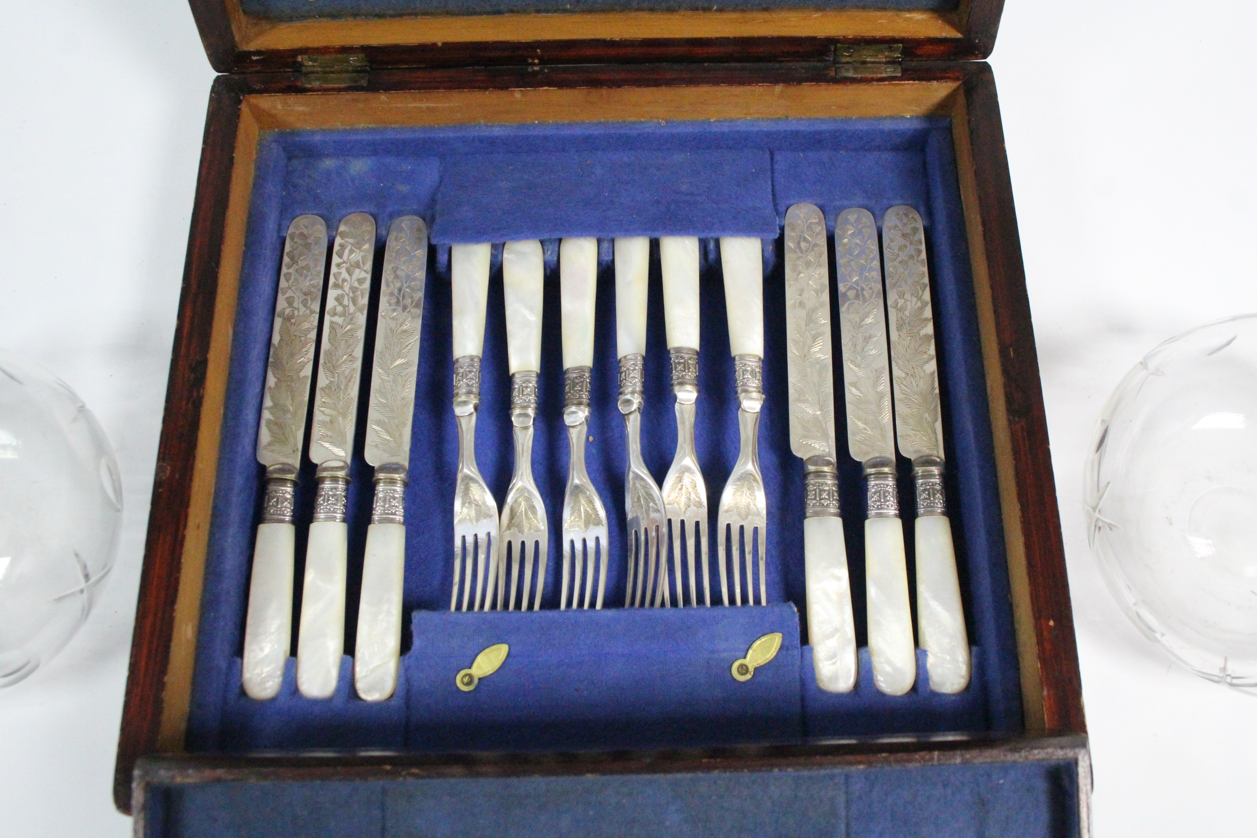 A set of twelve Victorian engraved plated dinner knives & forks with mother-of-pearl handles, & in - Image 3 of 5