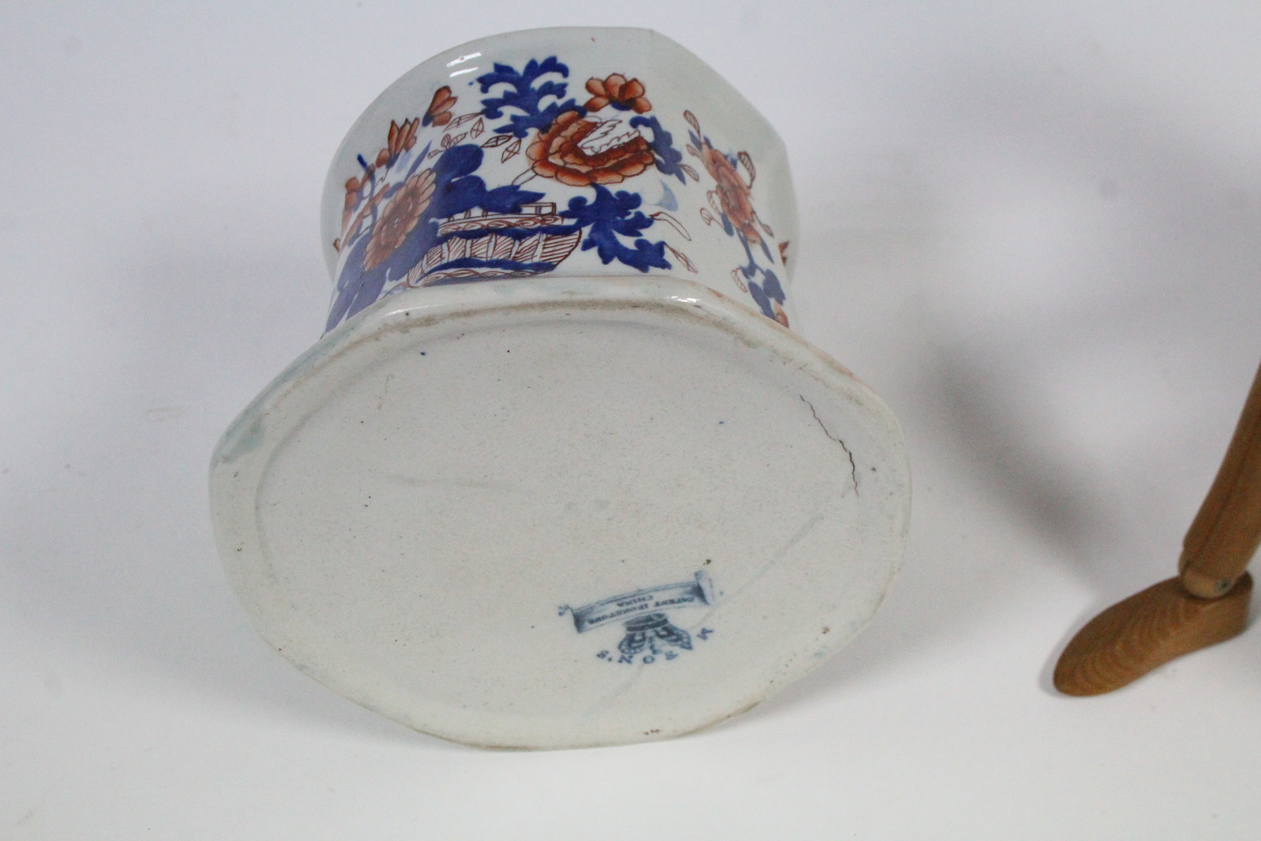 An artist's pine lay figure, 20" high; & a Mason's ironstone china floral decorated cider mug, 5" - Bild 3 aus 3