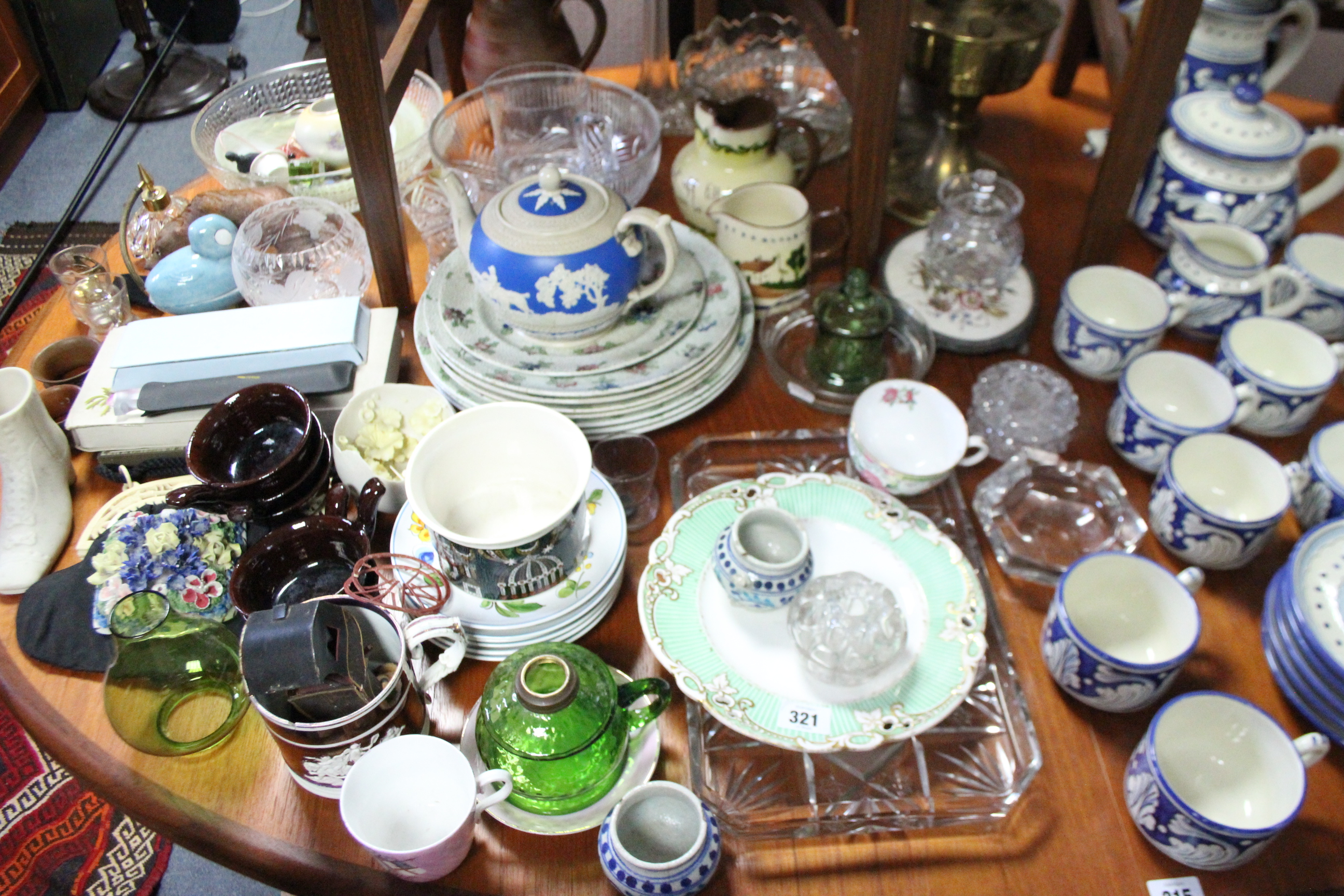 Various items of decorative china, pottery, & glassware, part w.a.f.