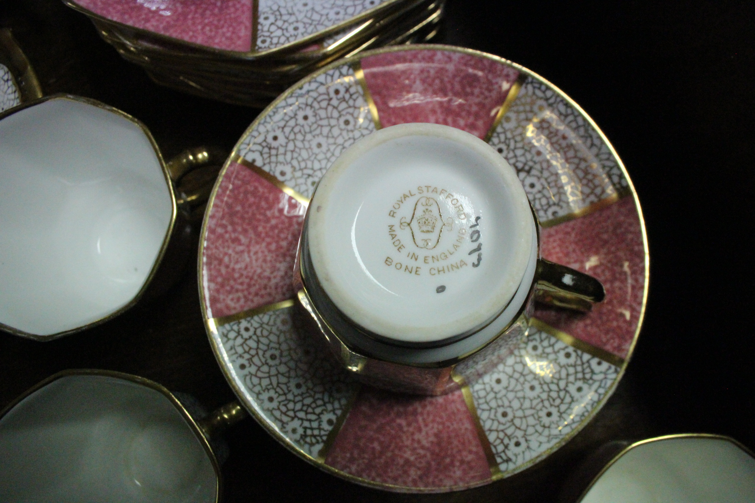 A Royal Stafford bone china thirty-eight piece extensive part tea service of pink & white - Bild 2 aus 2