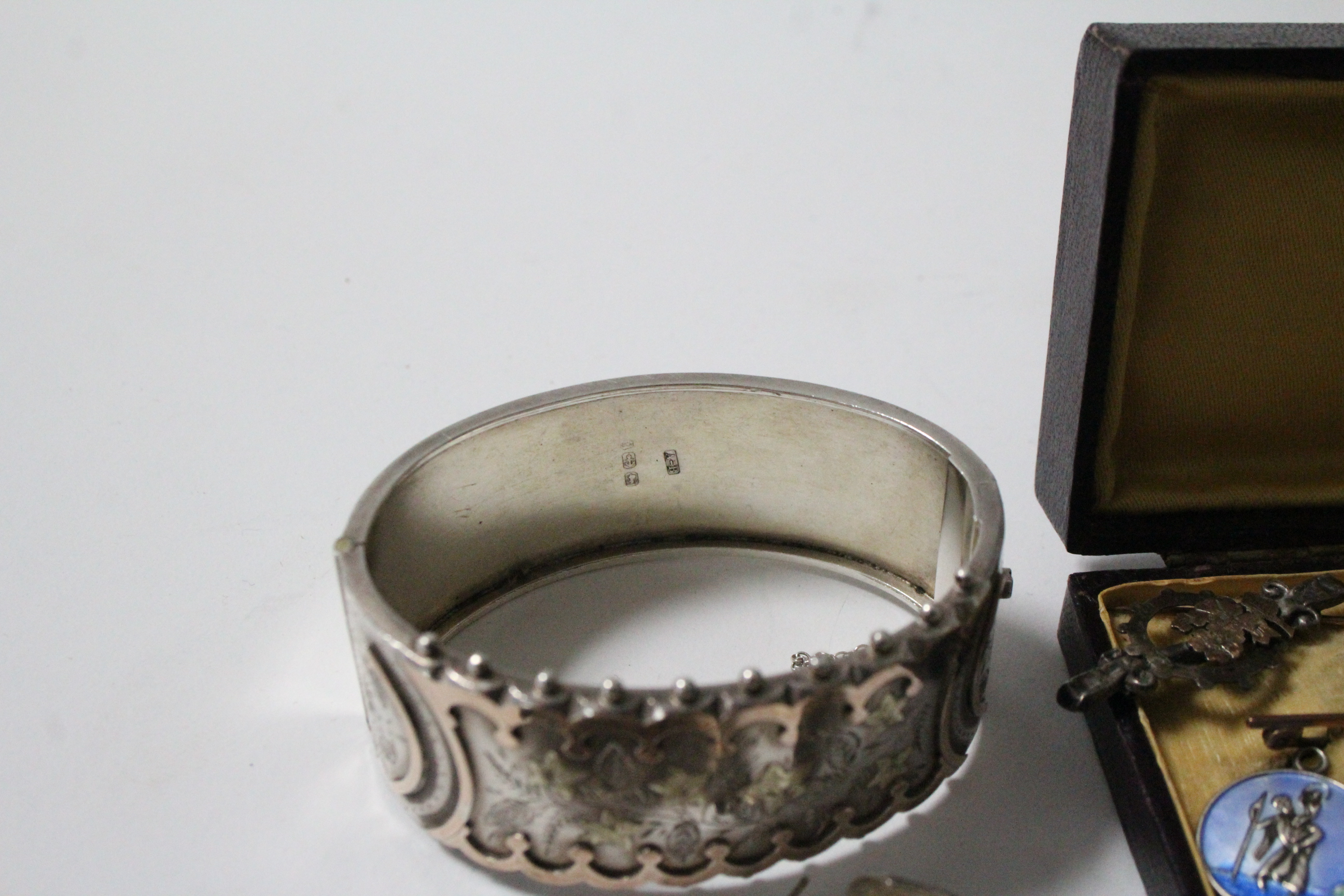 Two 9ct. gold brooches; a gilded silver bracelet; two silver bracelets; a silver hinged - Image 3 of 4