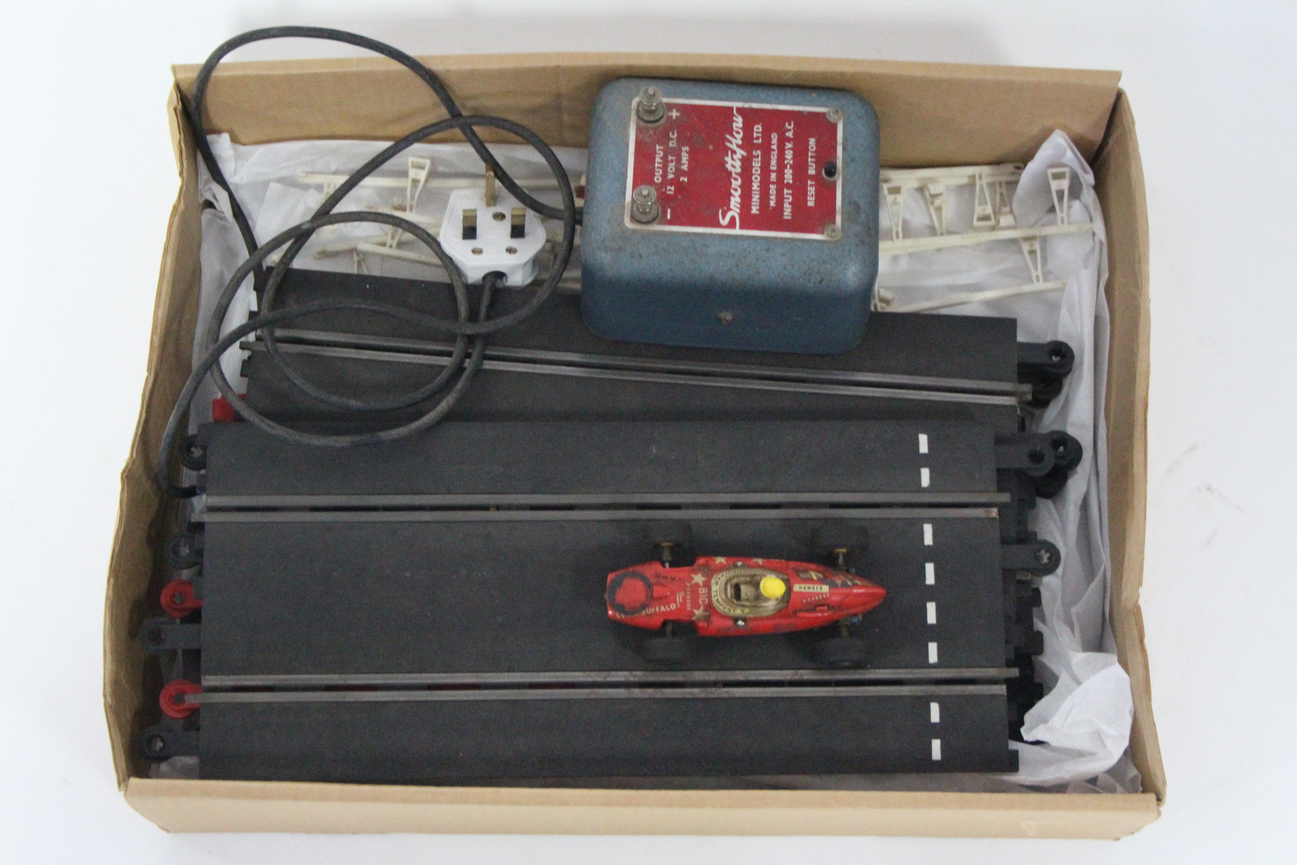 A Scalextric Grand Prix set (No. 50); & various other Scalextric items. - Image 2 of 2