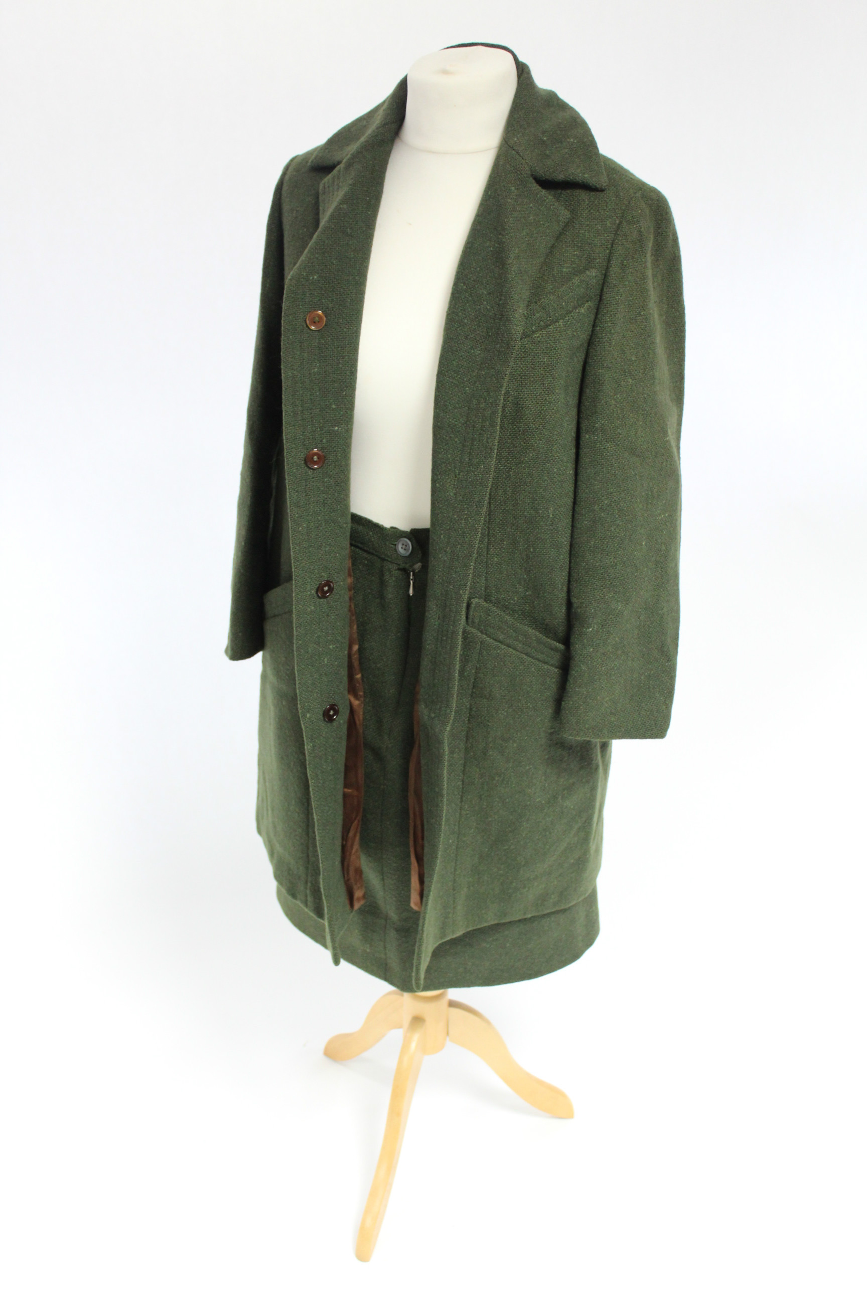 A Burberry ladies’ fawn Macintosh; a Harrods linen coat; a Streliz green tweed skirt & jacket; & a - Image 5 of 9