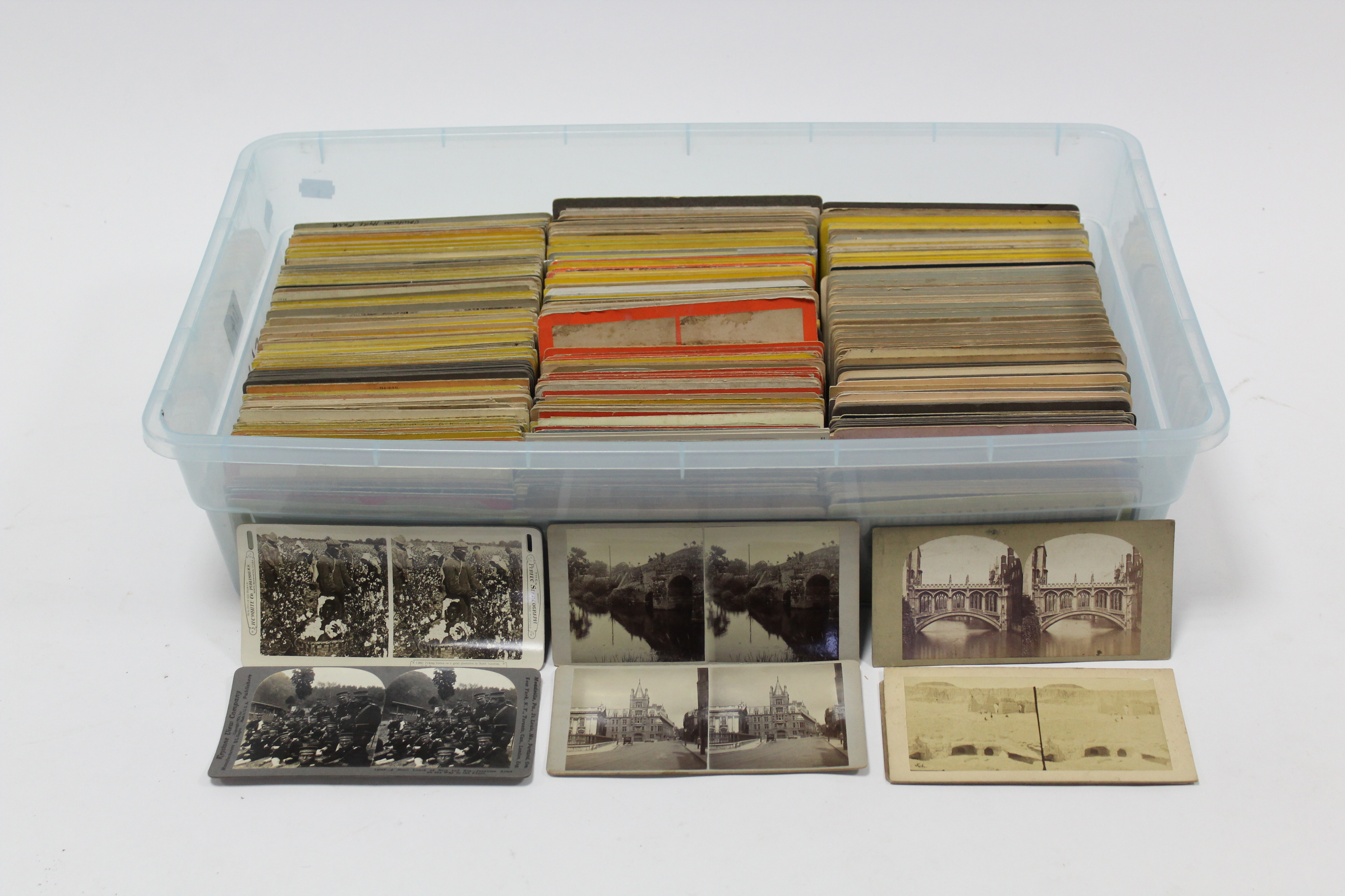 Approximately four hundred various stereograph cards.