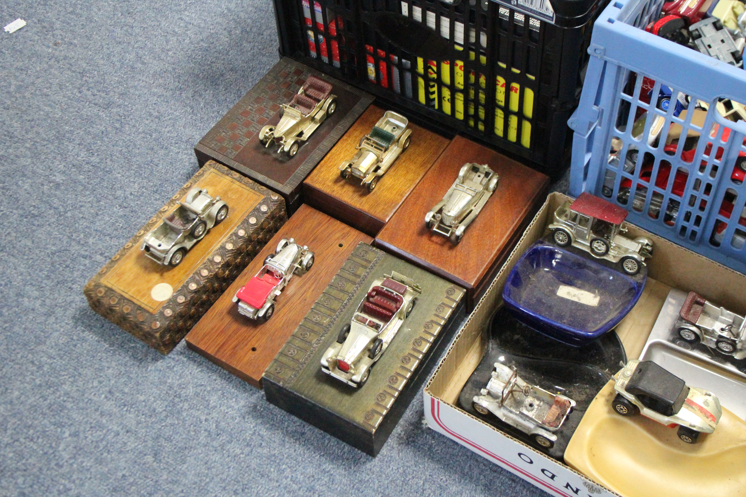 Approximately one hundred & fifty various scale model cars, boxed & unboxed. - Image 5 of 5