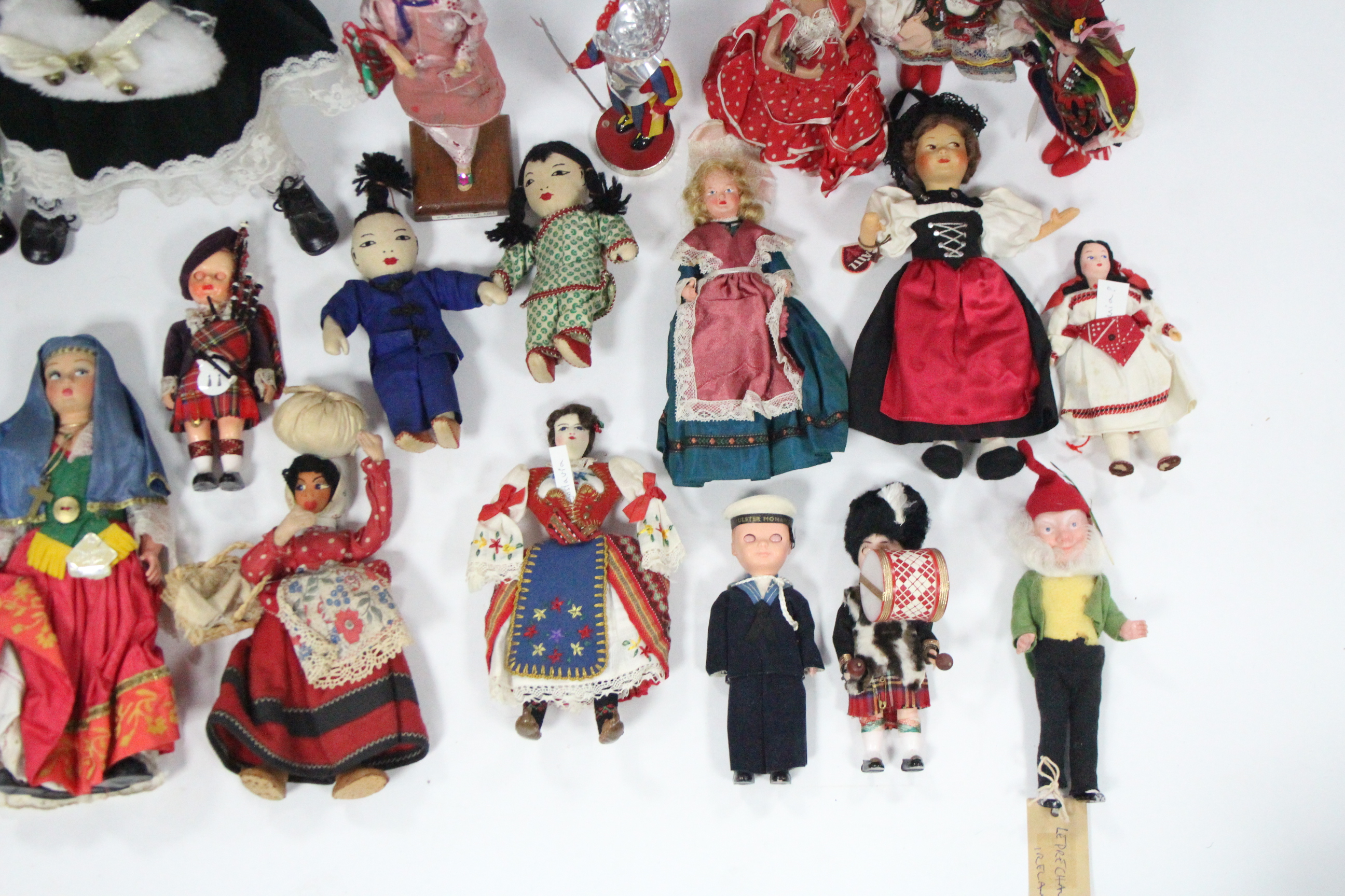 Various mid-20th century costume dolls; & a 1990’s Heritage Mint costume doll - Image 3 of 4