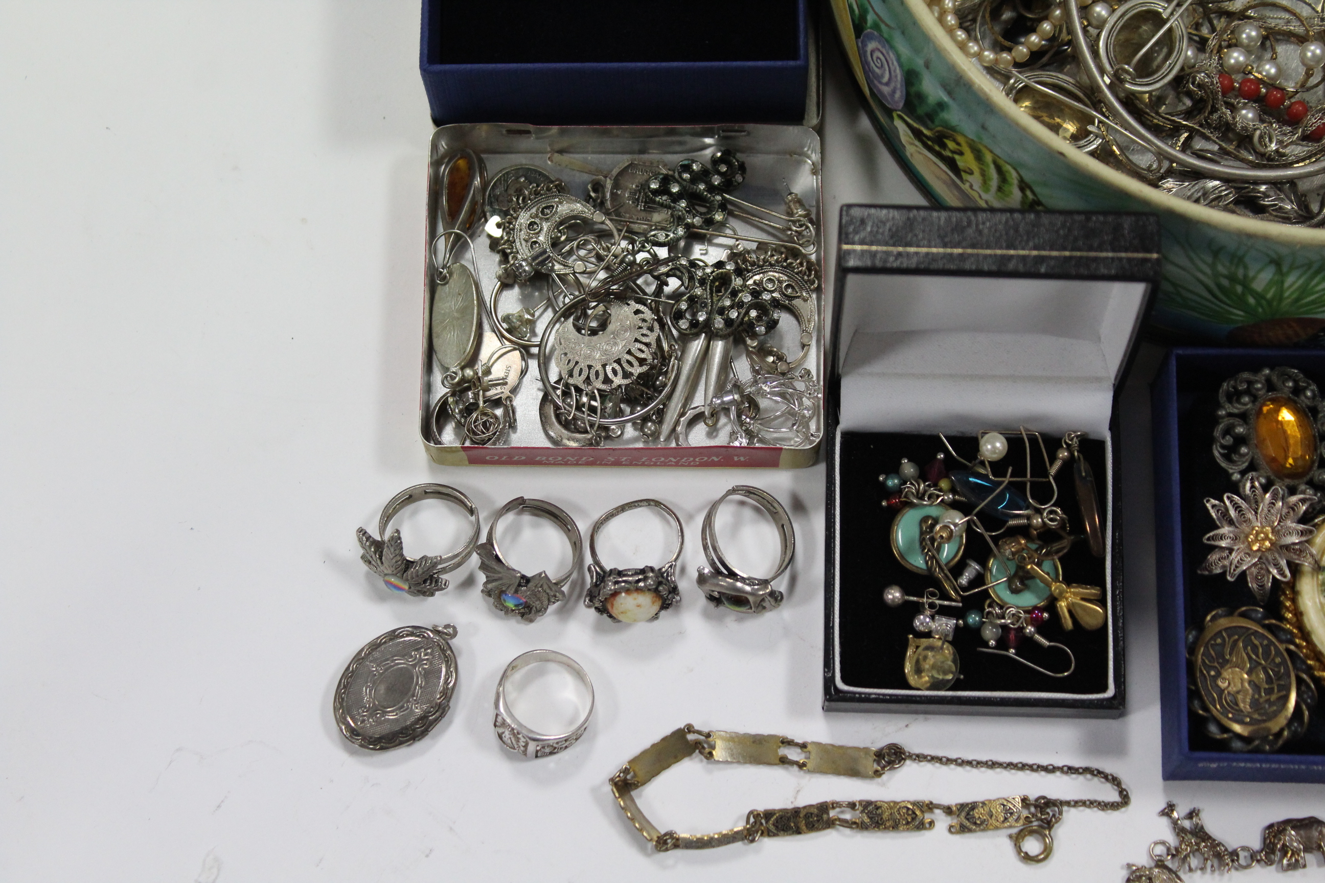 Various items of silver jewellery & costume jewellery. - Image 3 of 3