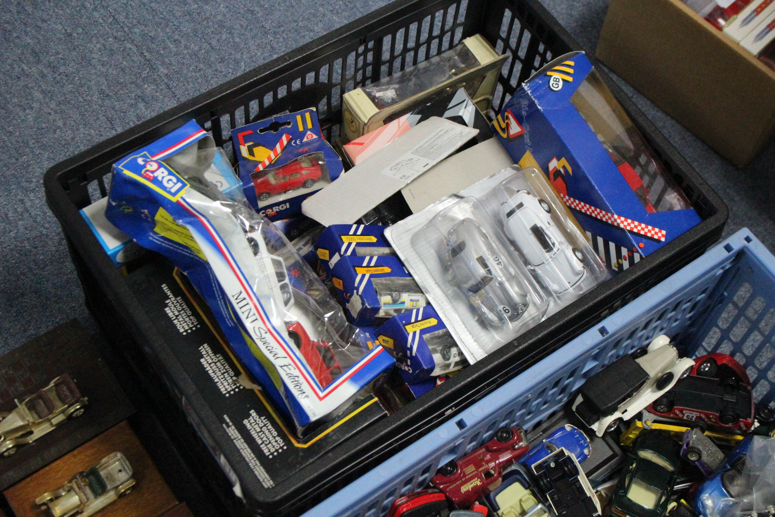 Approximately one hundred & fifty various scale model cars, boxed & unboxed. - Image 3 of 5