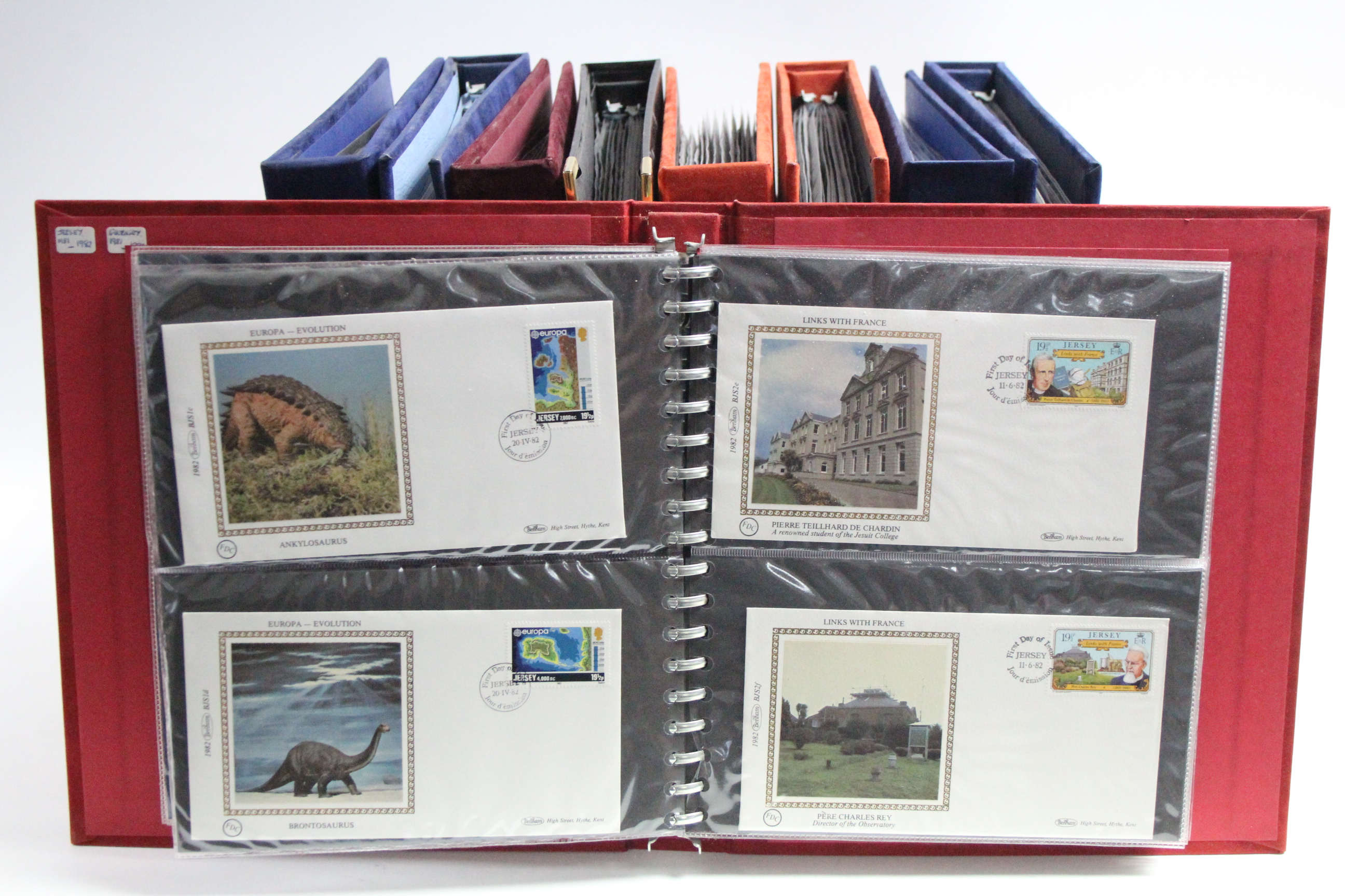 A collection of approx. 300 G.B. First Day covers, mostly 1980s; in nine albums.