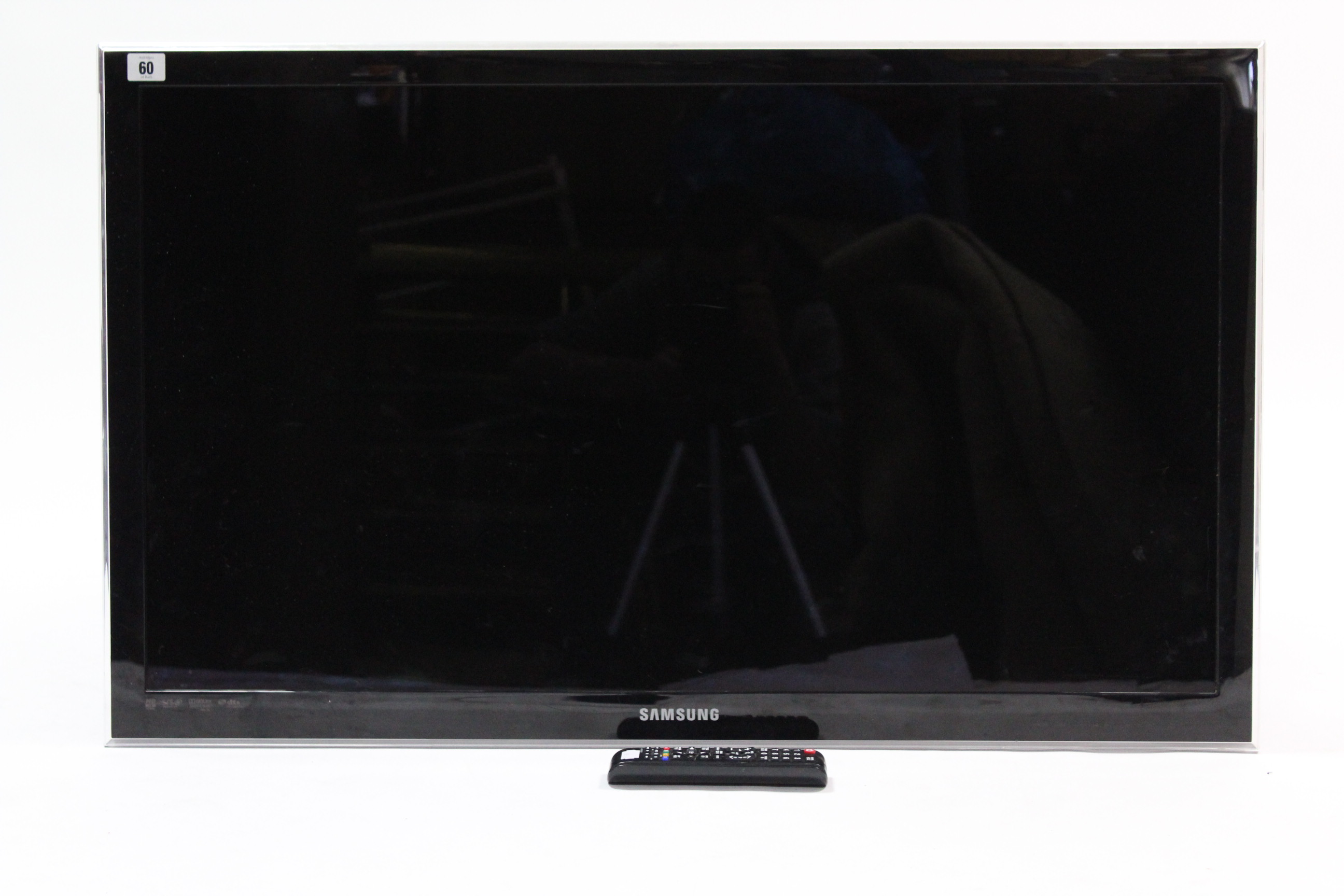 A Samsung 40” HD ready television with remote control, w.o.