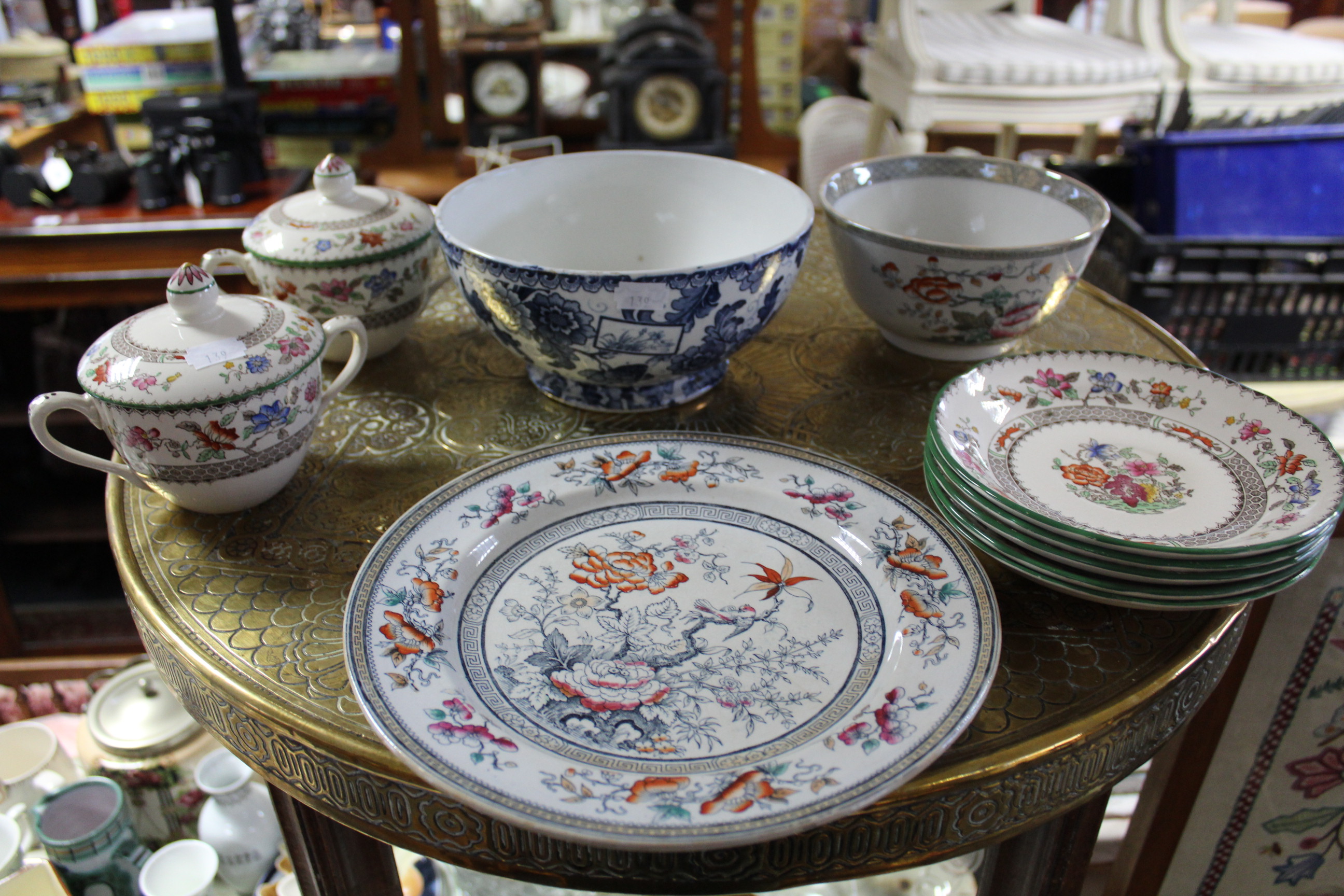 Various items of decorative glassware & china.