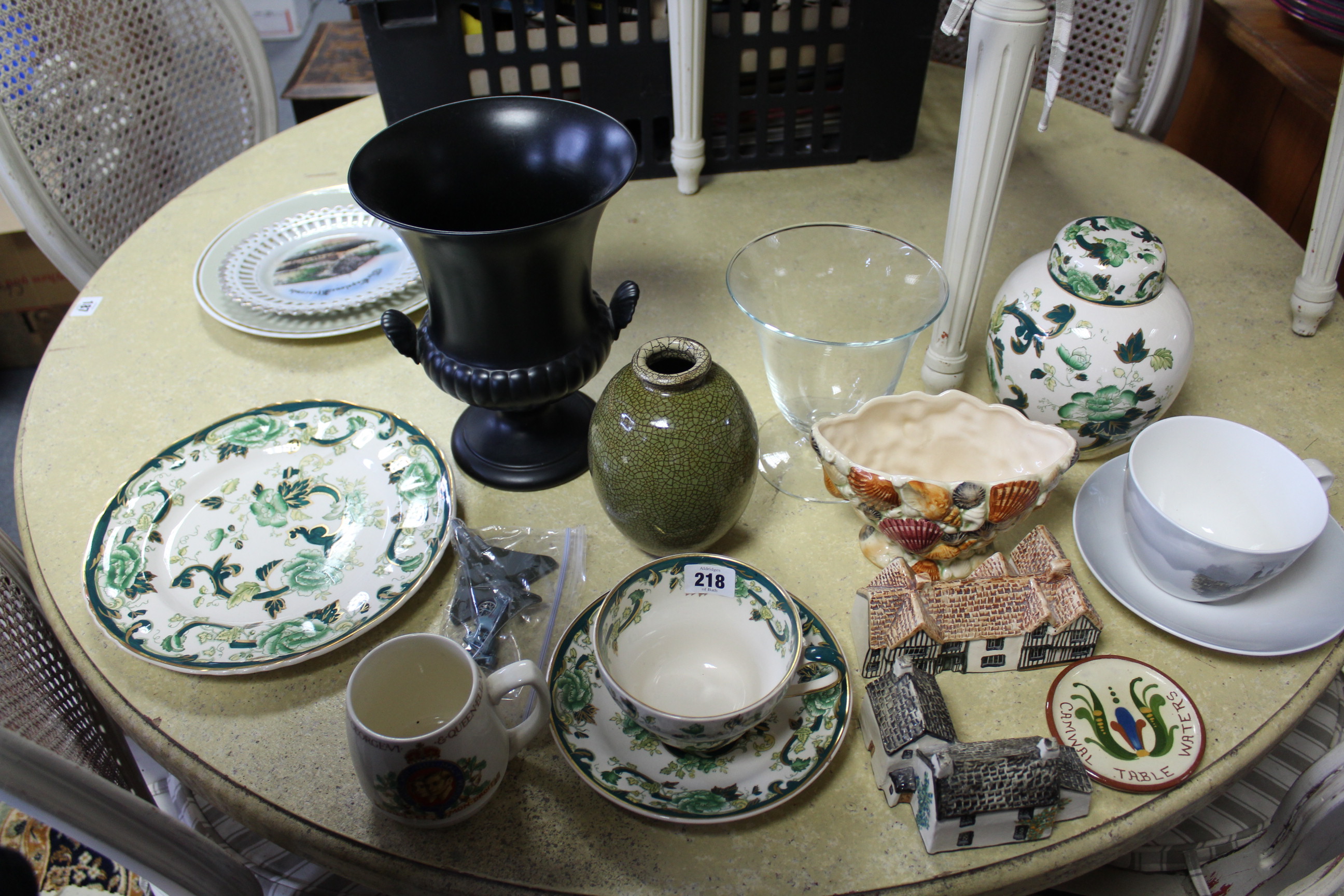 Various items of decorative china, pottery, & glassware.