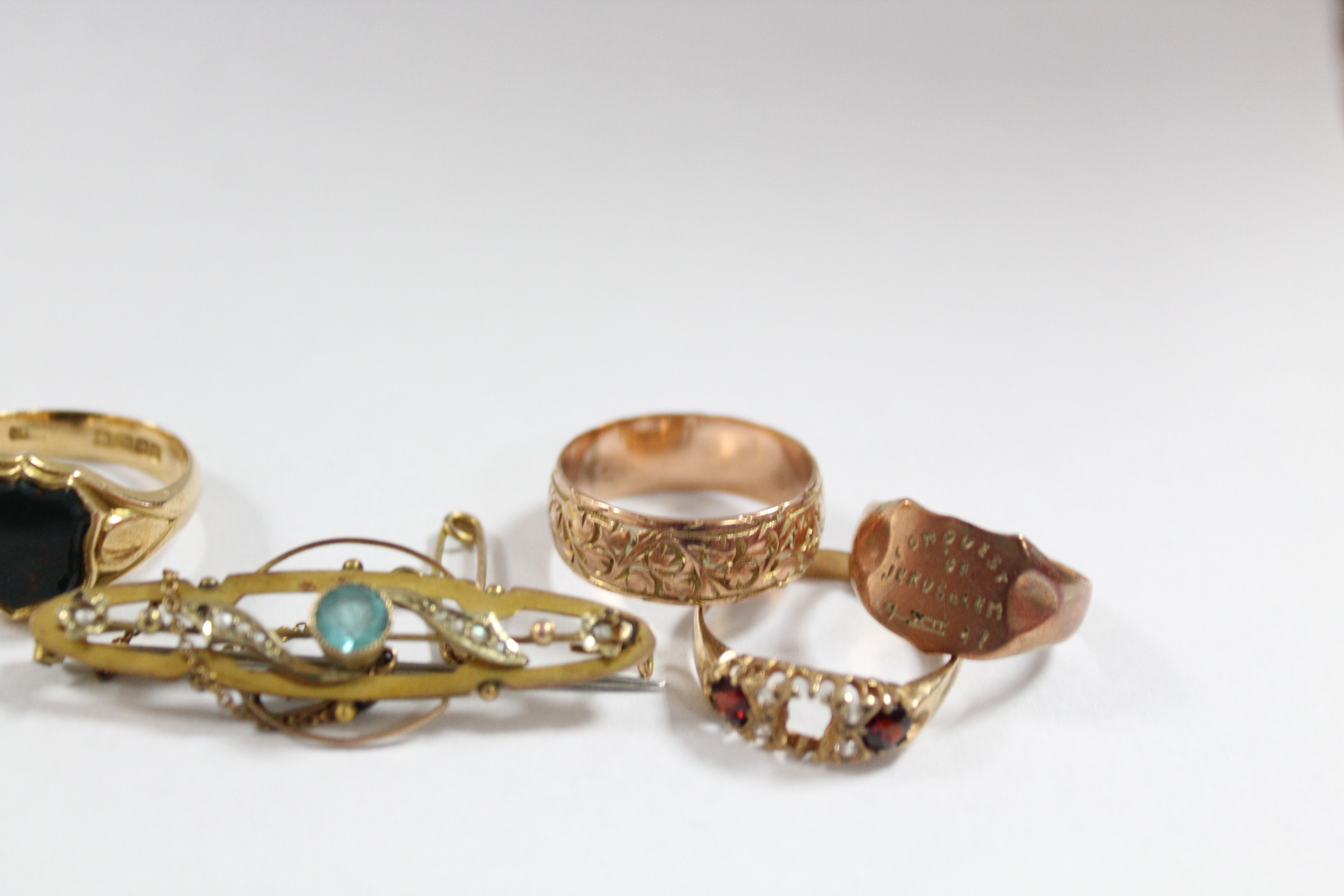 Two 18ct. gold dress rings; & a yellow-metal bar brooch. - Image 4 of 8