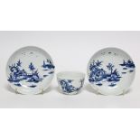 A Lowestoft blue & white porcelain teabowl & two matching saucers painted with the “Long Fence”