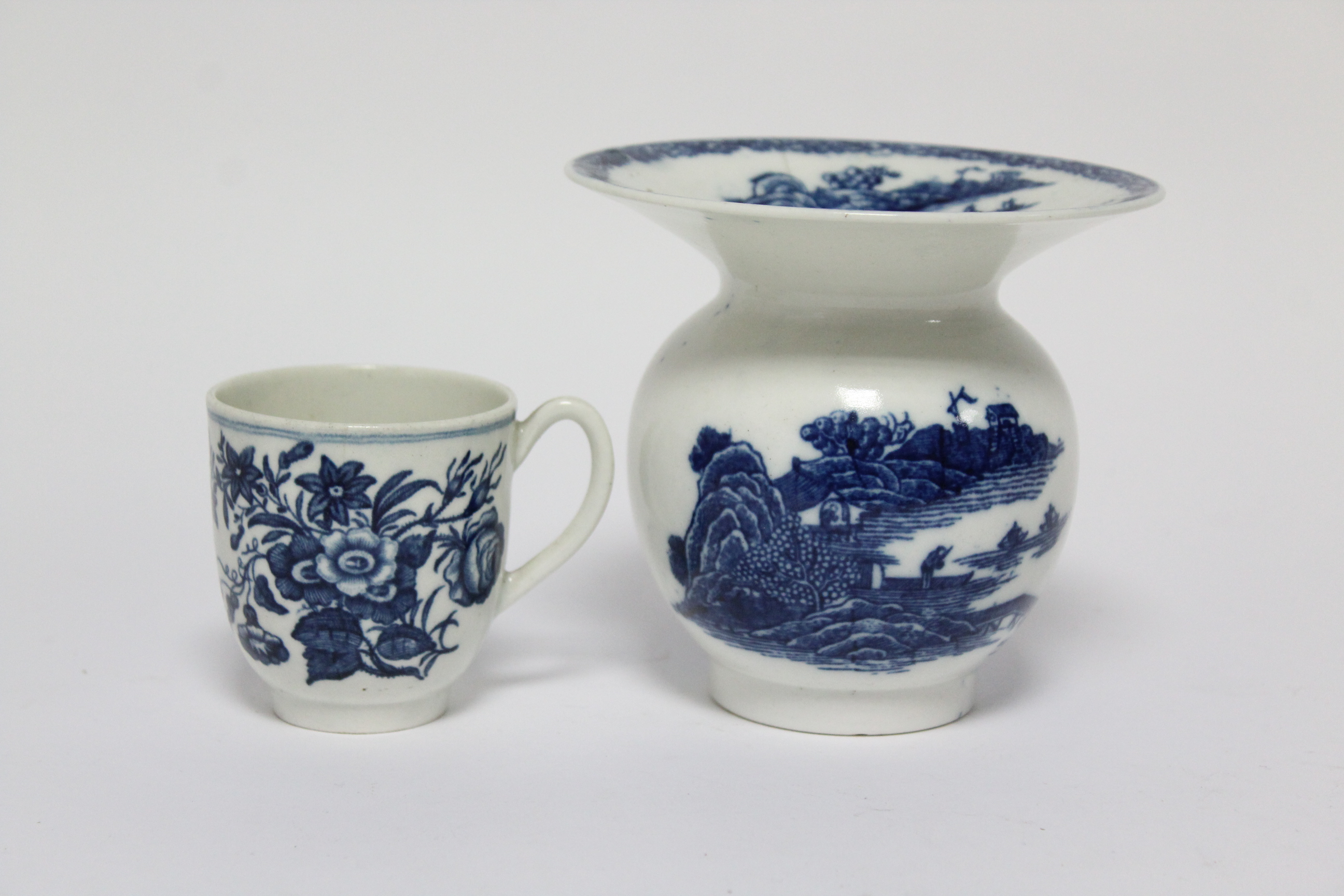 A Caughley porcelain spittoon with blue transfer Chinoiserie river landscape decoration, 4?” high ( - Image 3 of 6