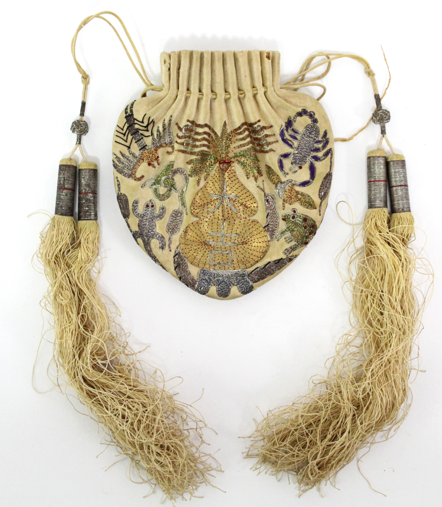 A late 19th/early 20th century Chinese silk purse decorated in gold, silver, & coloured thread - Image 6 of 6