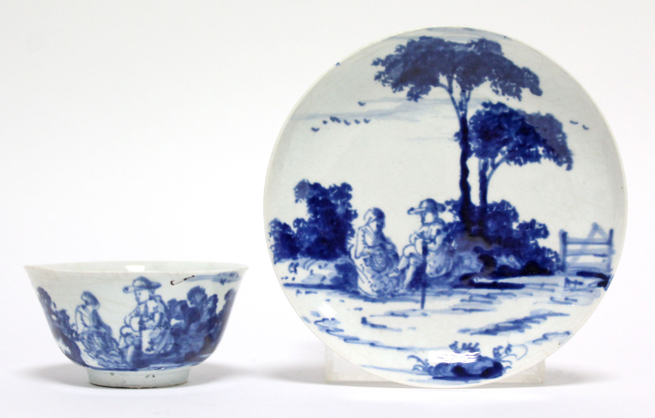 AN 18th CENTURY VAUXHALL PORCELAIN TEABOWL & SAUCER, painted in blue with European male & female