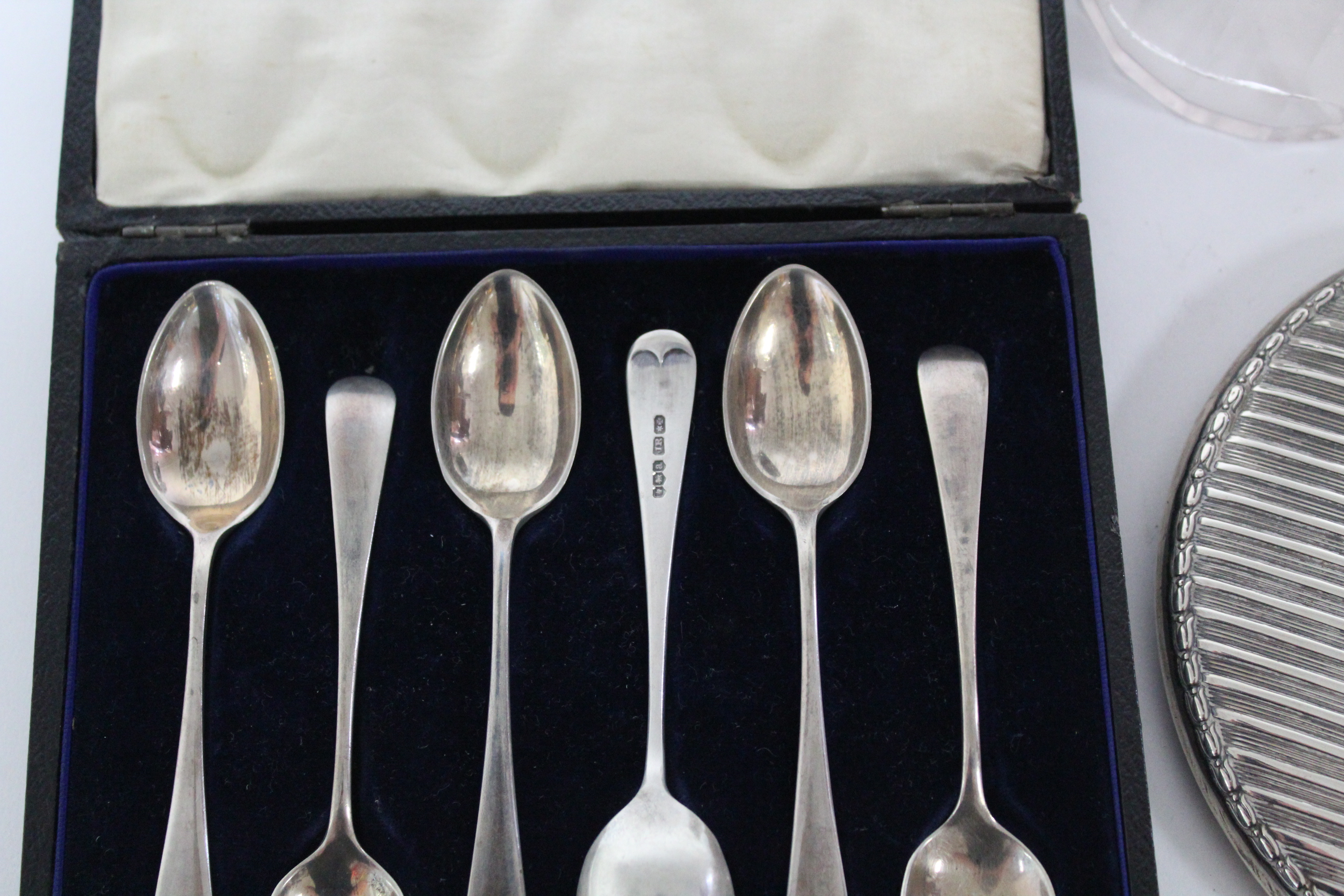 A set of six silver teaspoons in fitted case, Sheffield 1918 by J. Rodgers & Co.; together with a - Image 2 of 4