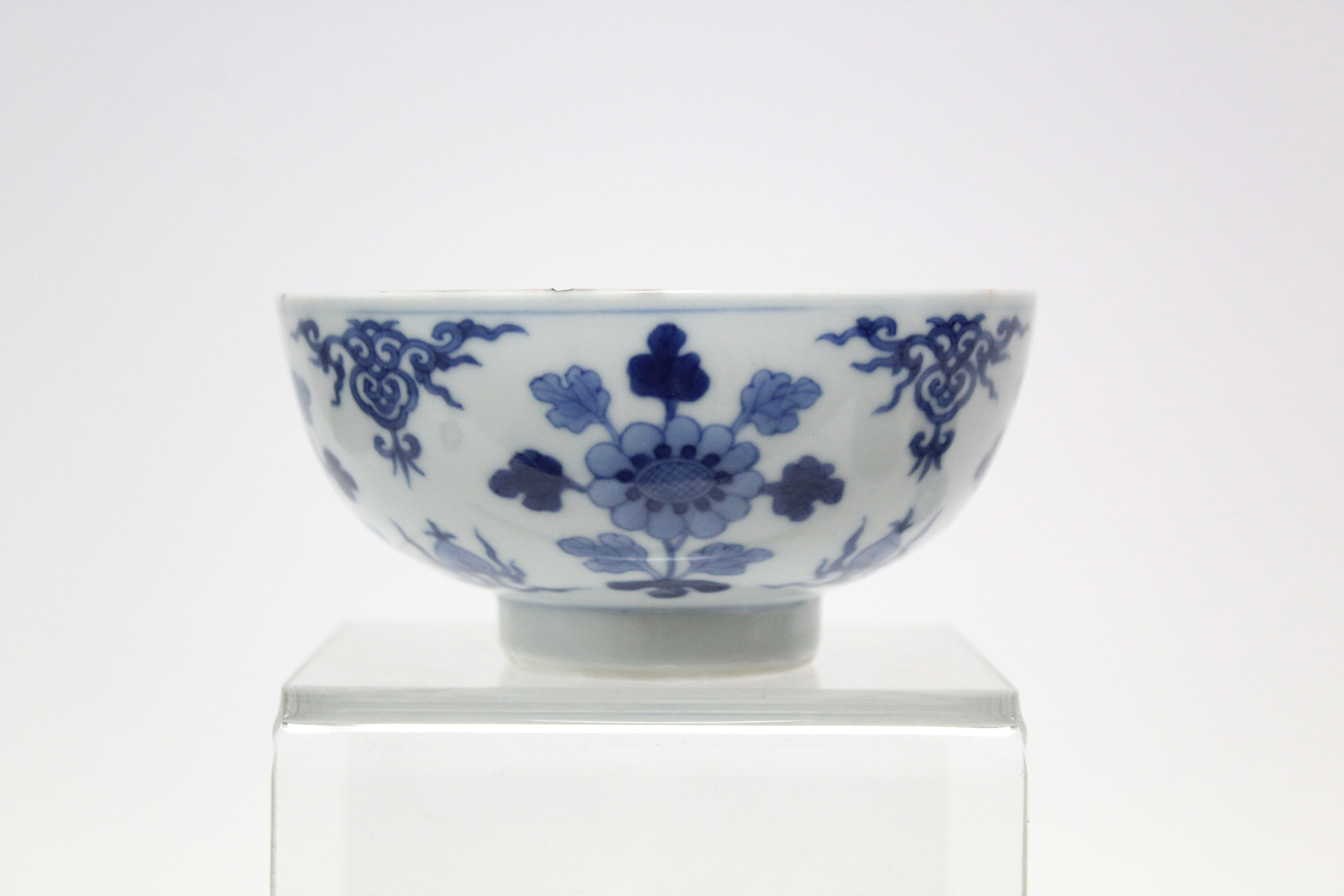 A Chinese blue & white porcelain deep bowl with lotus rim, painted with panels of deer amongst - Image 12 of 24