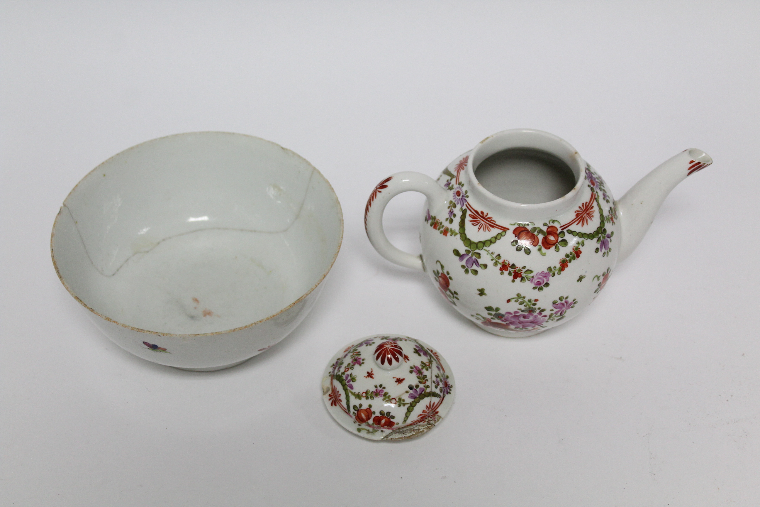 A Lowestoft porcelain round teapot with polychrome painted flowers & green foliate swags, 5½” - Image 6 of 9