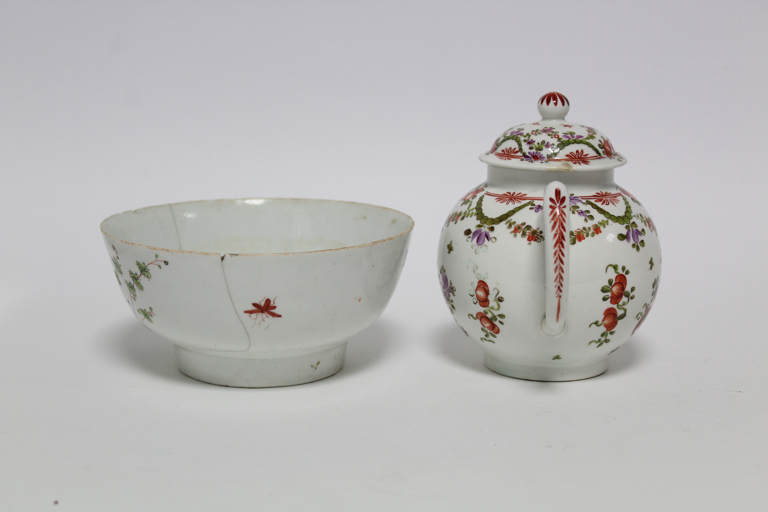 A Lowestoft porcelain round teapot with polychrome painted flowers & green foliate swags, 5½” - Image 4 of 9