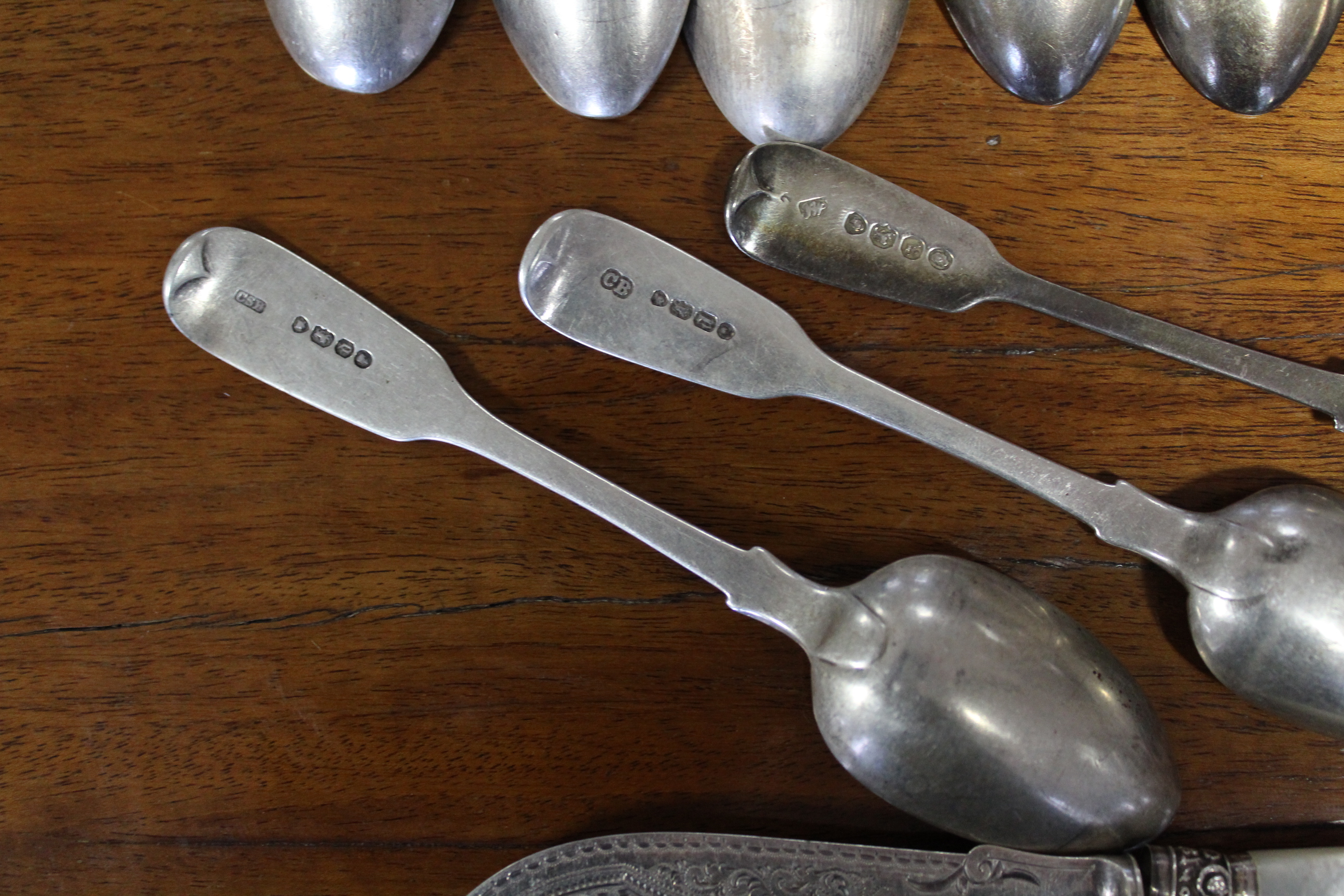 Two pairs of Victorian silver Fiddle pattern sugar tongs; four Georgian & Victorian Fiddle pattern - Image 6 of 6