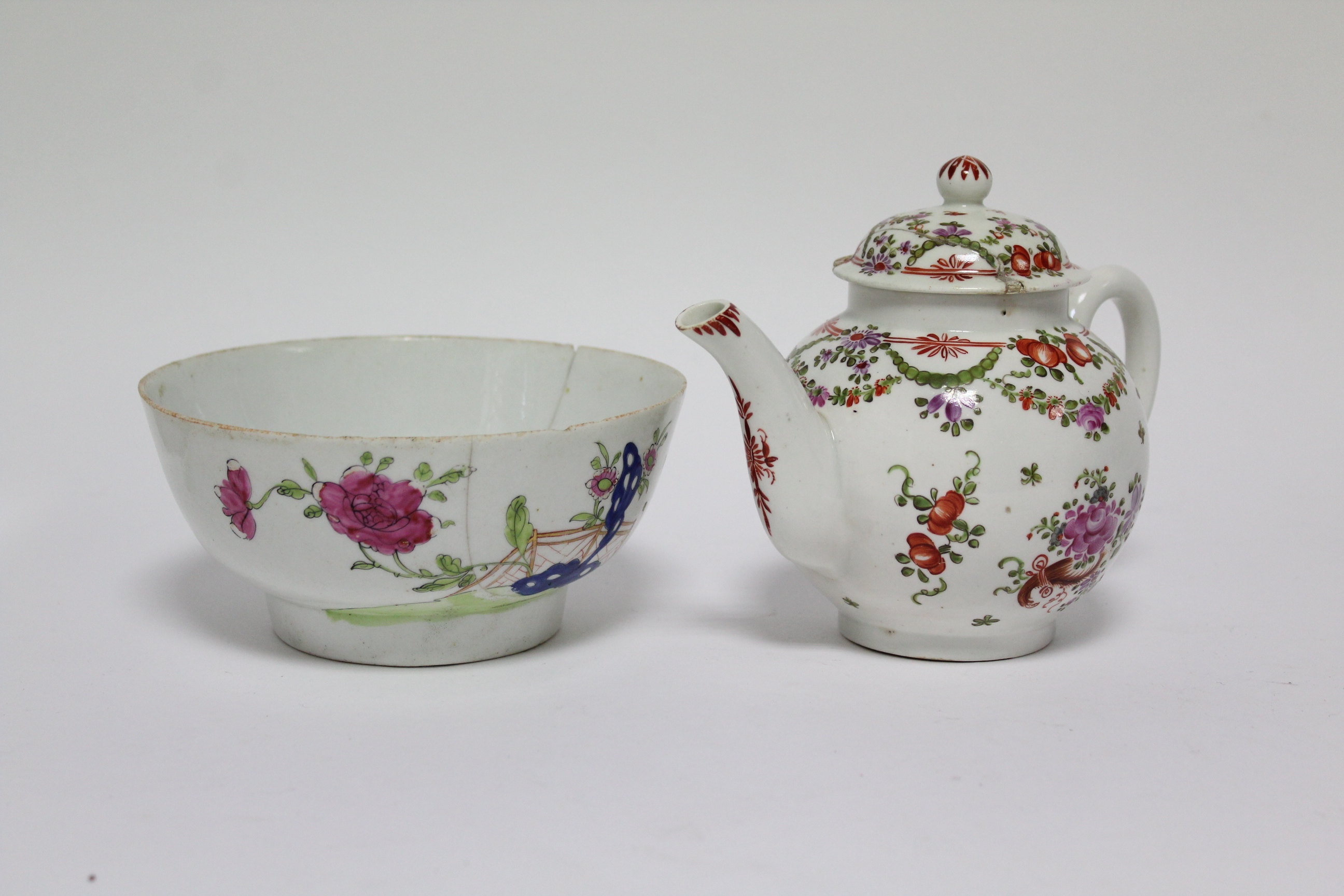 A Lowestoft porcelain round teapot with polychrome painted flowers & green foliate swags, 5½” - Image 2 of 9