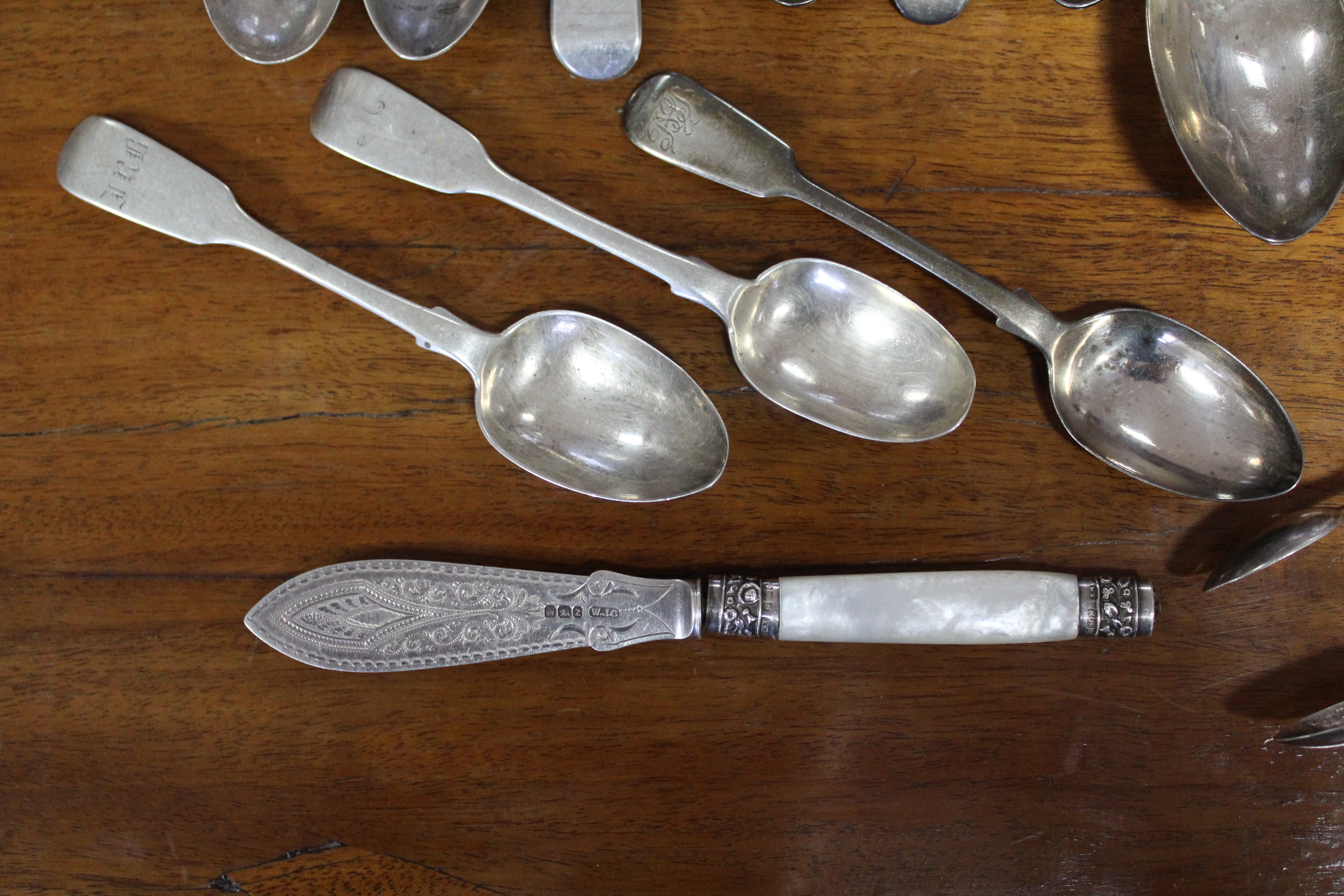 Two pairs of Victorian silver Fiddle pattern sugar tongs; four Georgian & Victorian Fiddle pattern - Image 3 of 6