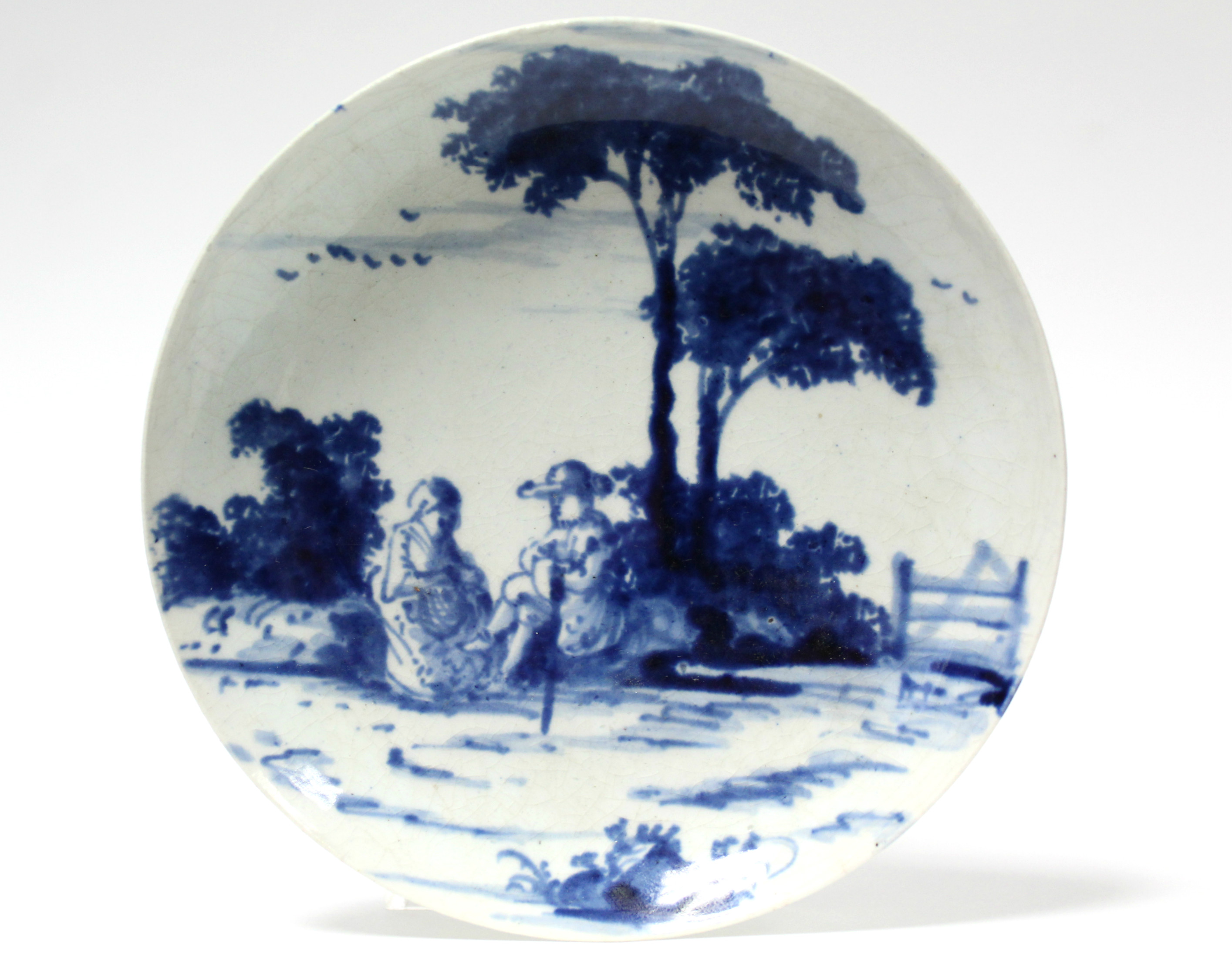 AN 18th CENTURY VAUXHALL PORCELAIN TEABOWL & SAUCER, painted in blue with European male & female - Image 4 of 15