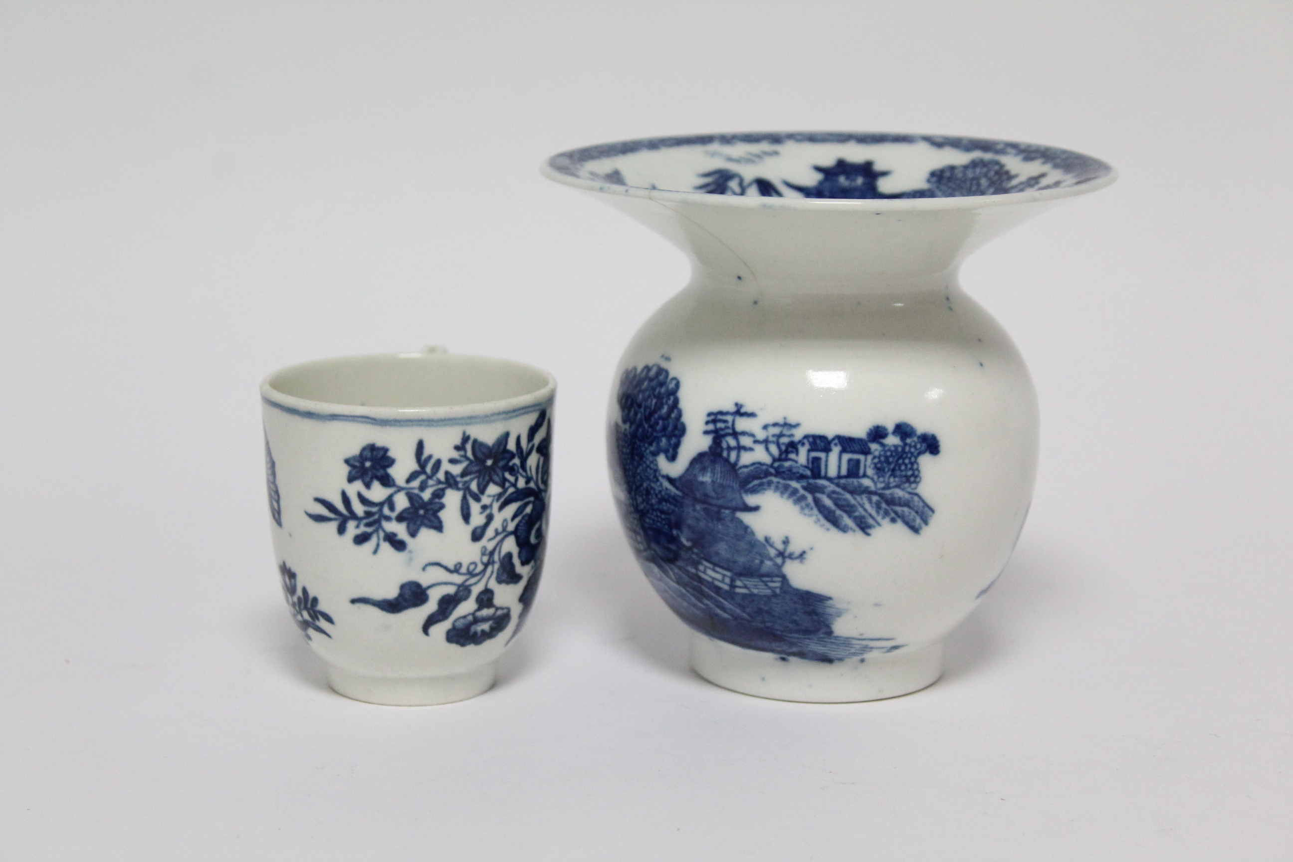 A Caughley porcelain spittoon with blue transfer Chinoiserie river landscape decoration, 4?” high ( - Image 2 of 6