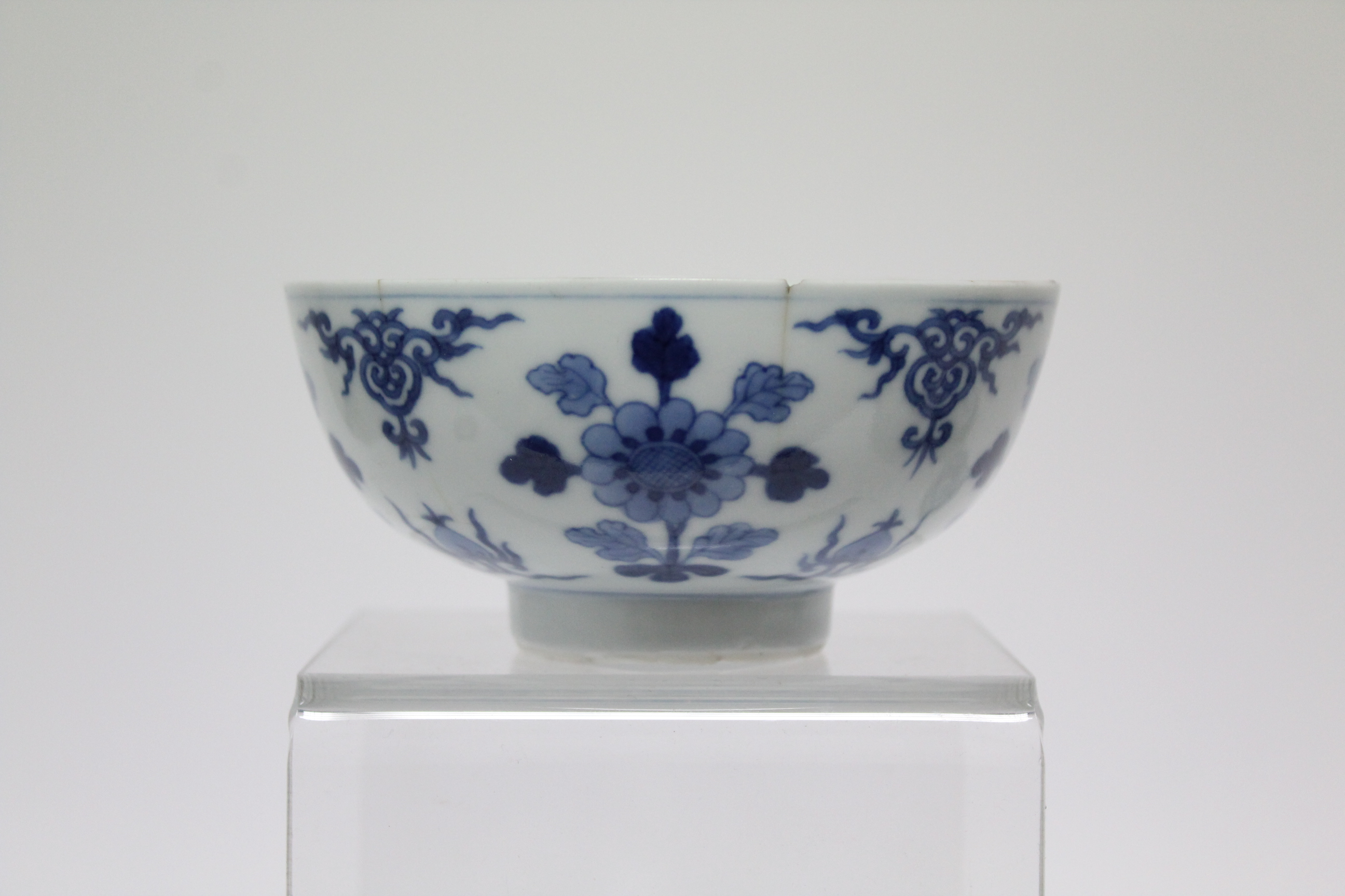 A Chinese blue & white porcelain deep bowl with lotus rim, painted with panels of deer amongst - Image 18 of 24