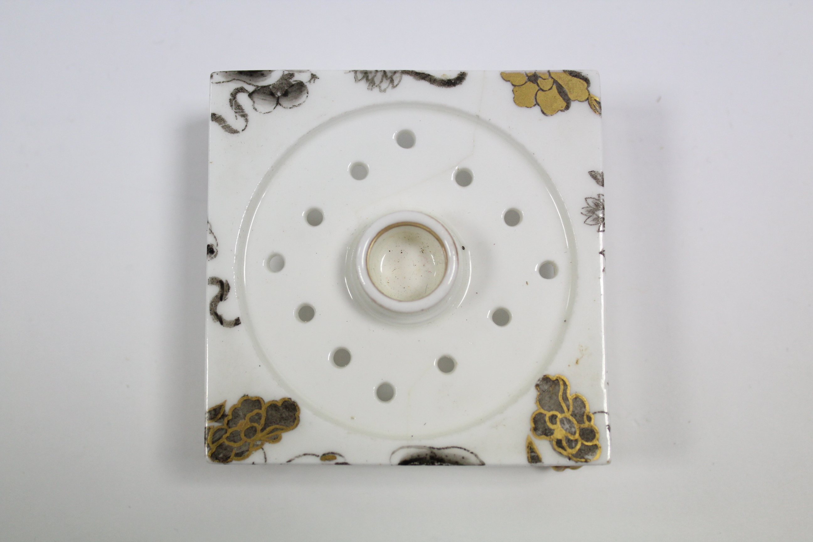 An early 19th century Spode porcelain pastille burner with cone-shaped cover on a square base with - Image 5 of 7