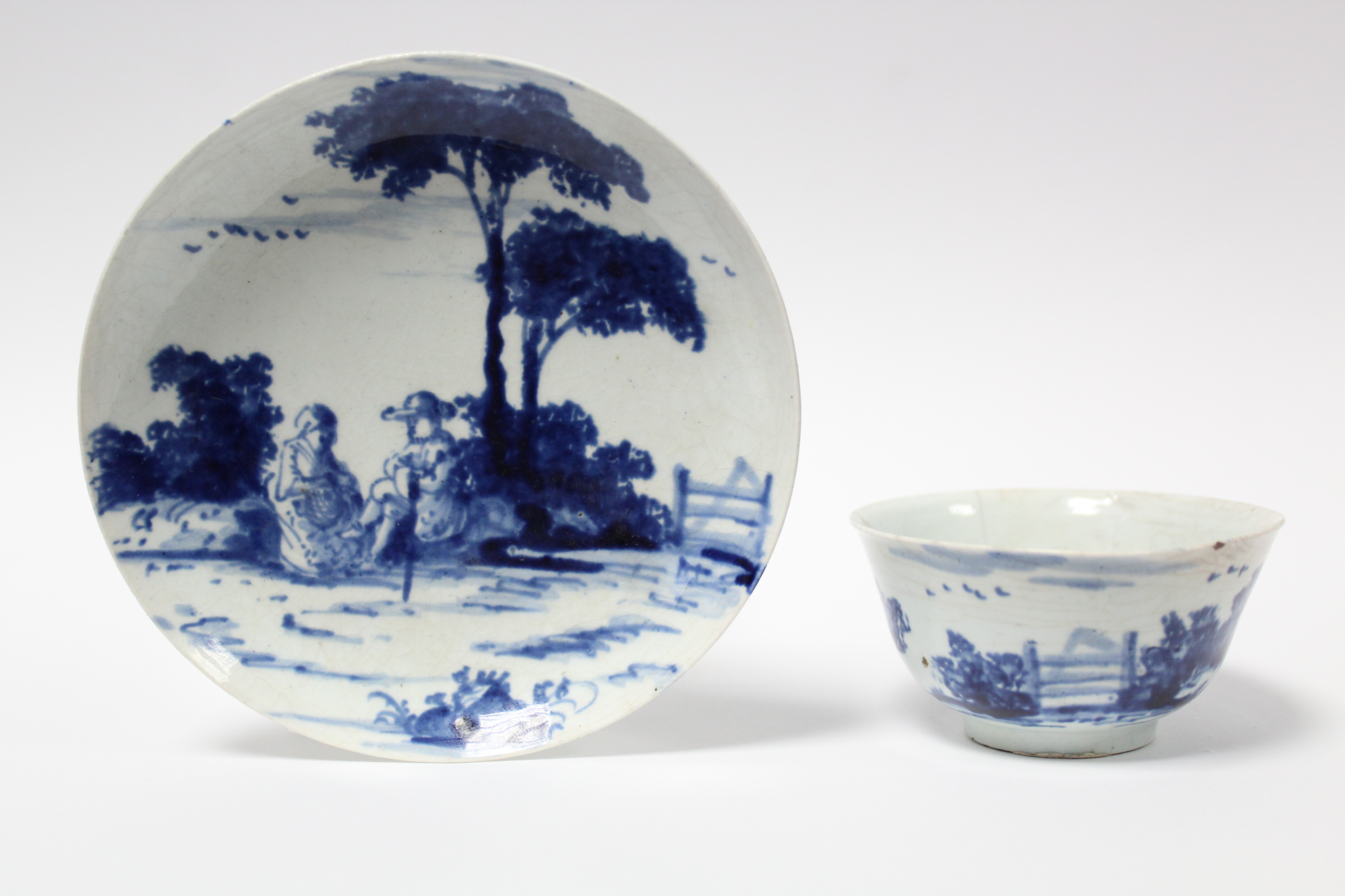 AN 18th CENTURY VAUXHALL PORCELAIN TEABOWL & SAUCER, painted in blue with European male & female - Image 3 of 15