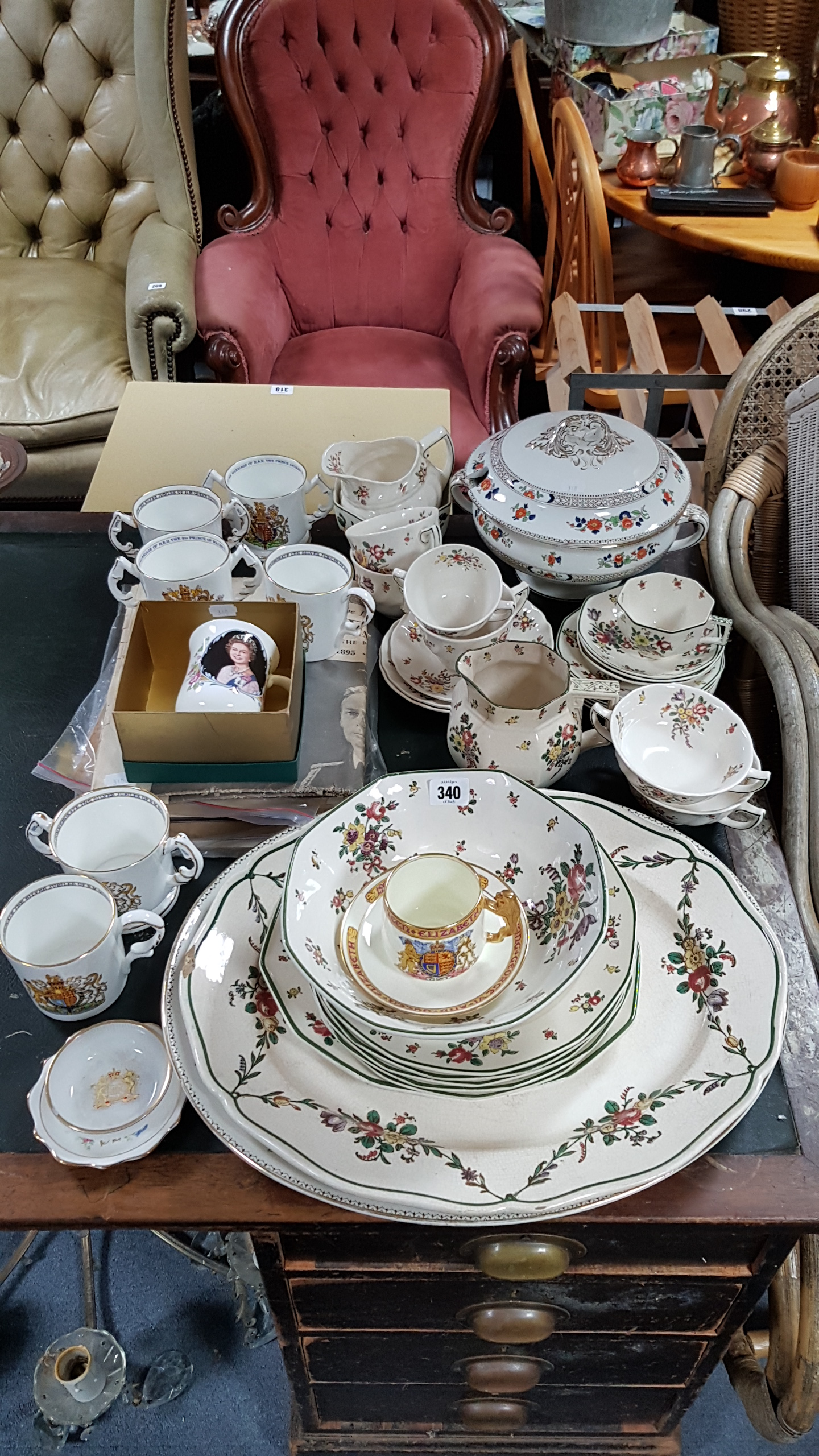 Various items of Royal Commemorative & other decorative china.