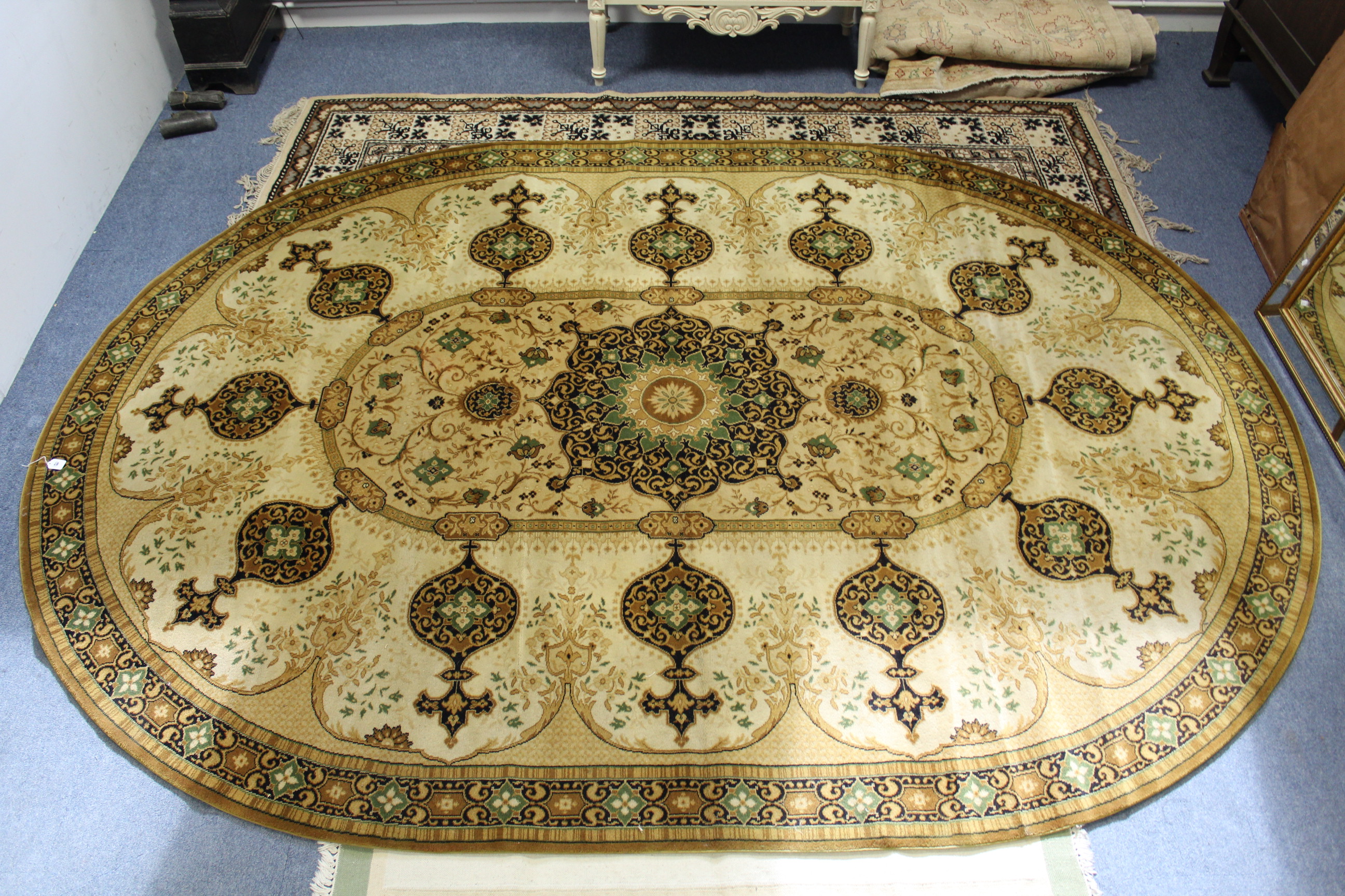 A Wilton-style oval carpet of cream & green ground with medallion to centre, & with wide border. - Image 4 of 4