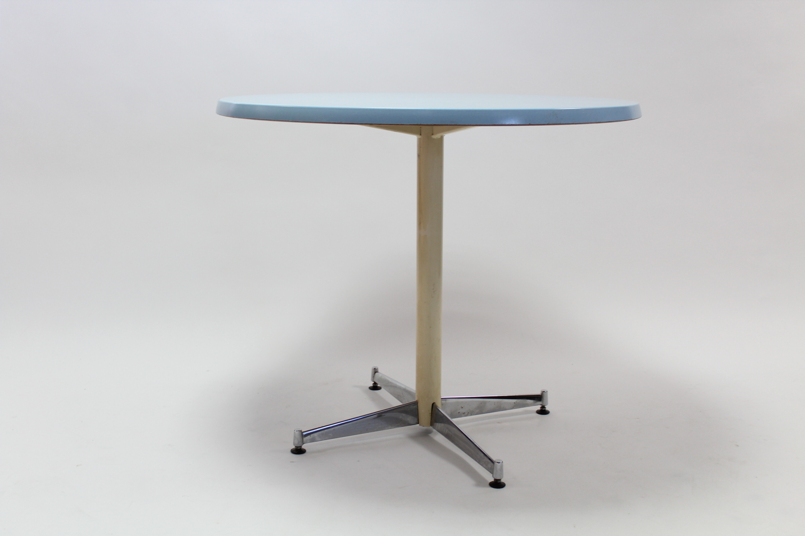 A cream-finish & natural chrome kitchen table with pale blue laminate circular top, 35½” diam. - Image 3 of 5