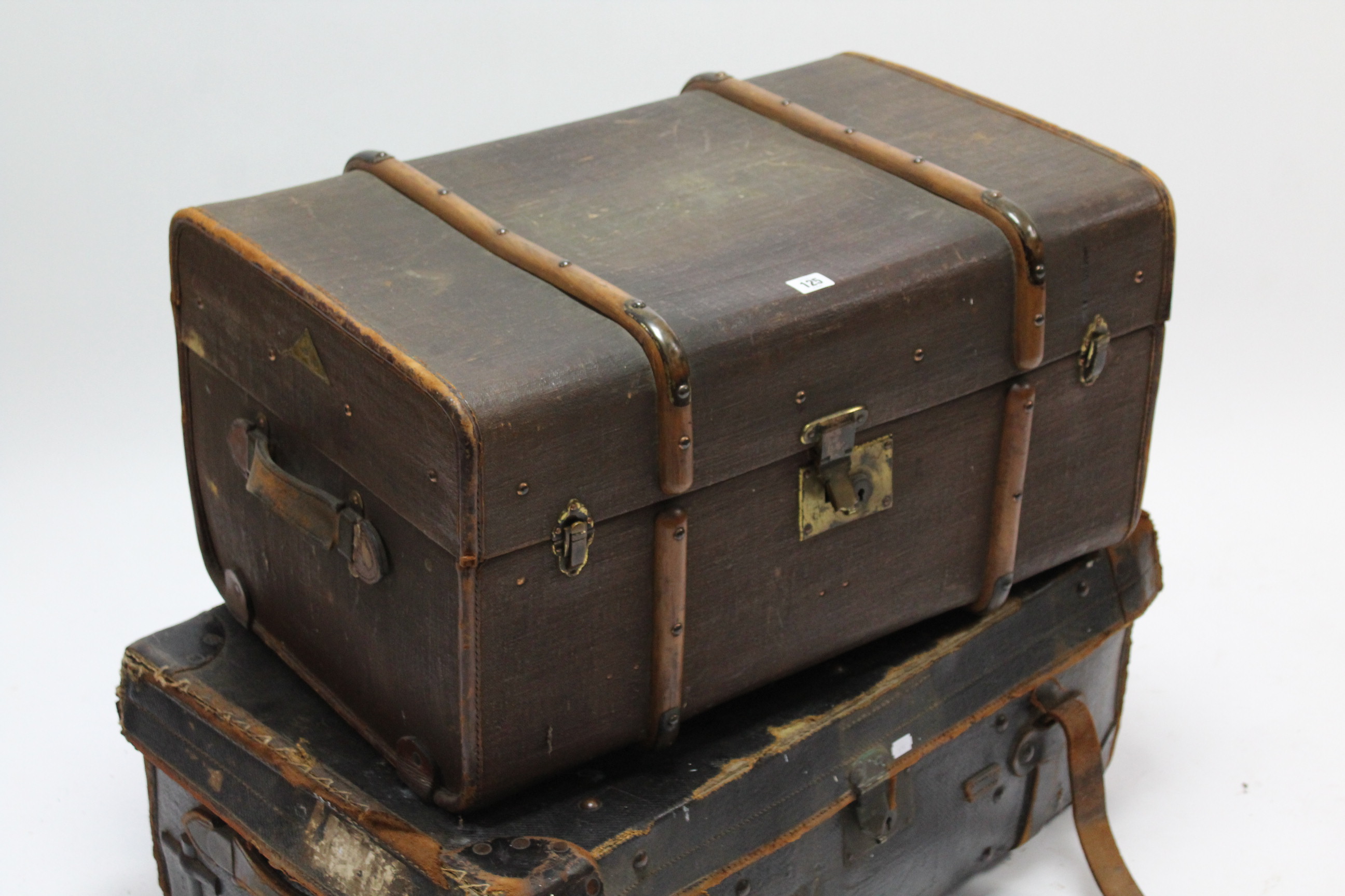 Seven various travelling trunks & suitcases. - Image 4 of 11