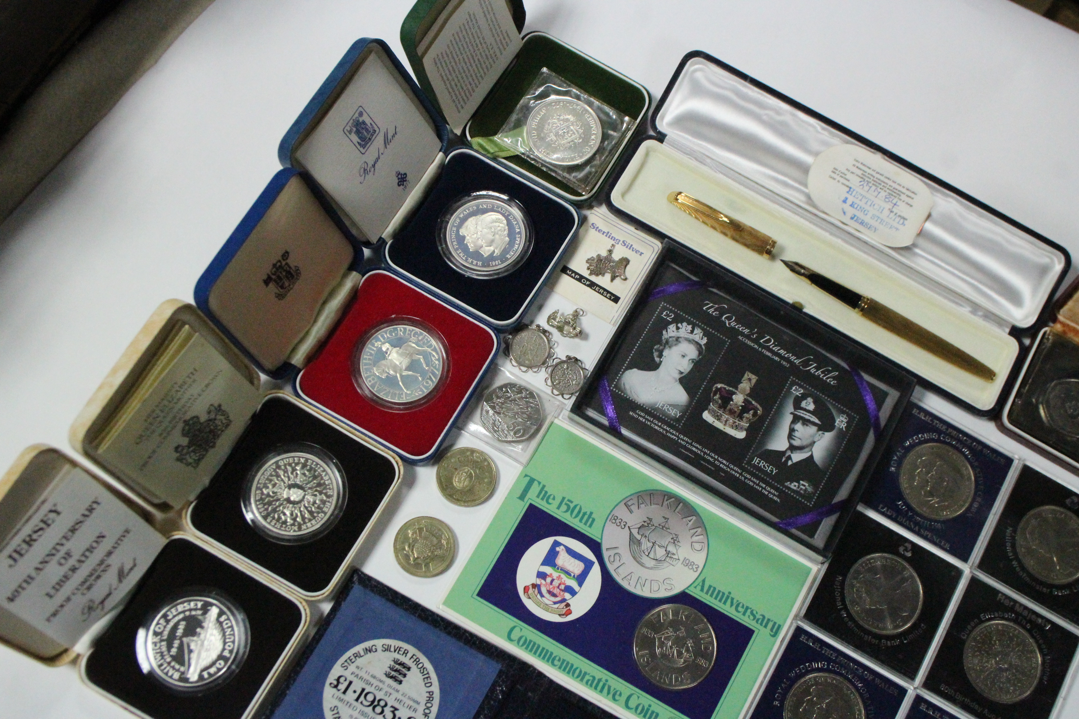 Five modern silver proof commemorative crowns & other coins; various other commemorative crowns & - Image 7 of 7