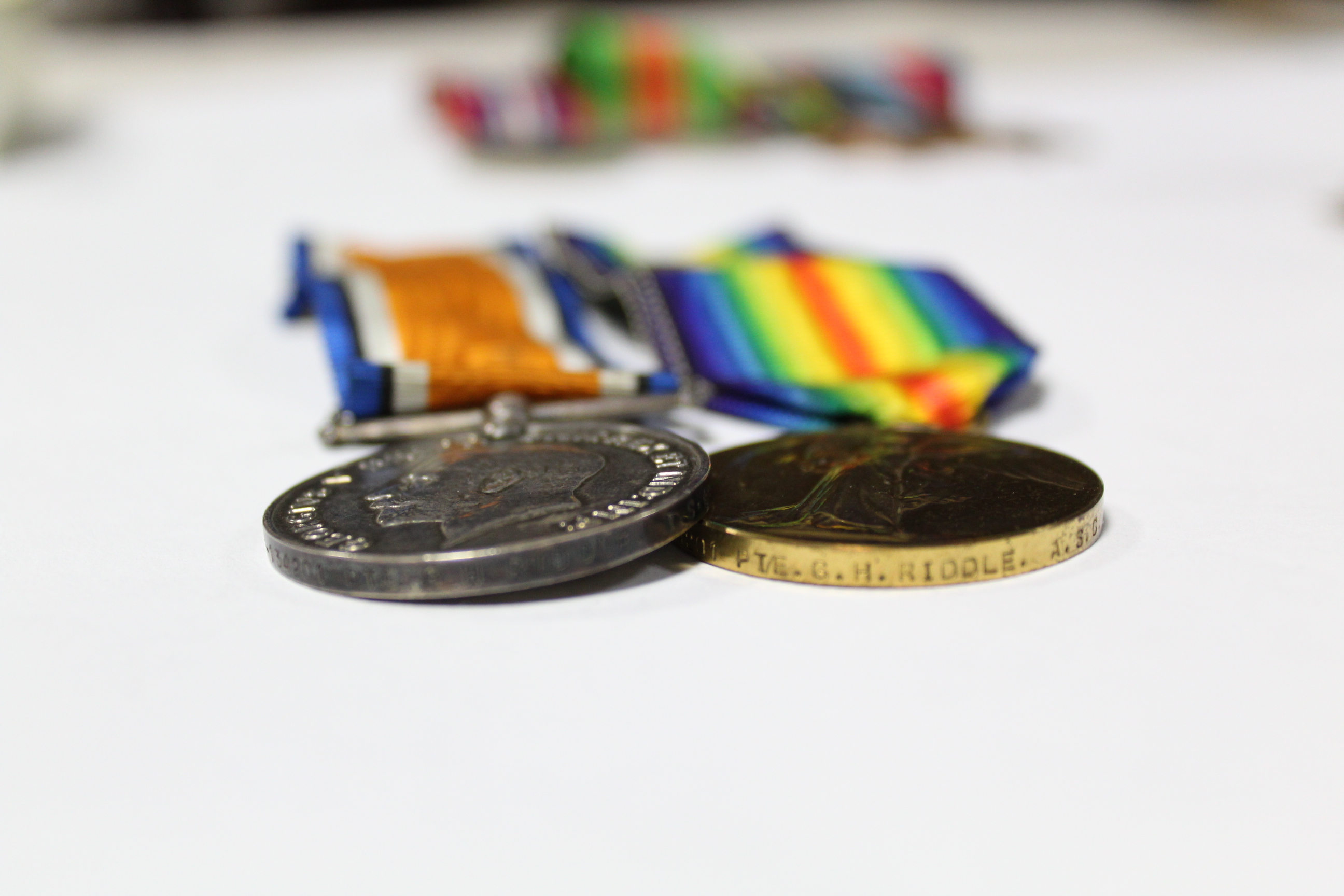 A WWI pair: British War Medal & Victory Medal, awarded to Pte. G. H. Riddle, ASC., mounted for - Image 5 of 6