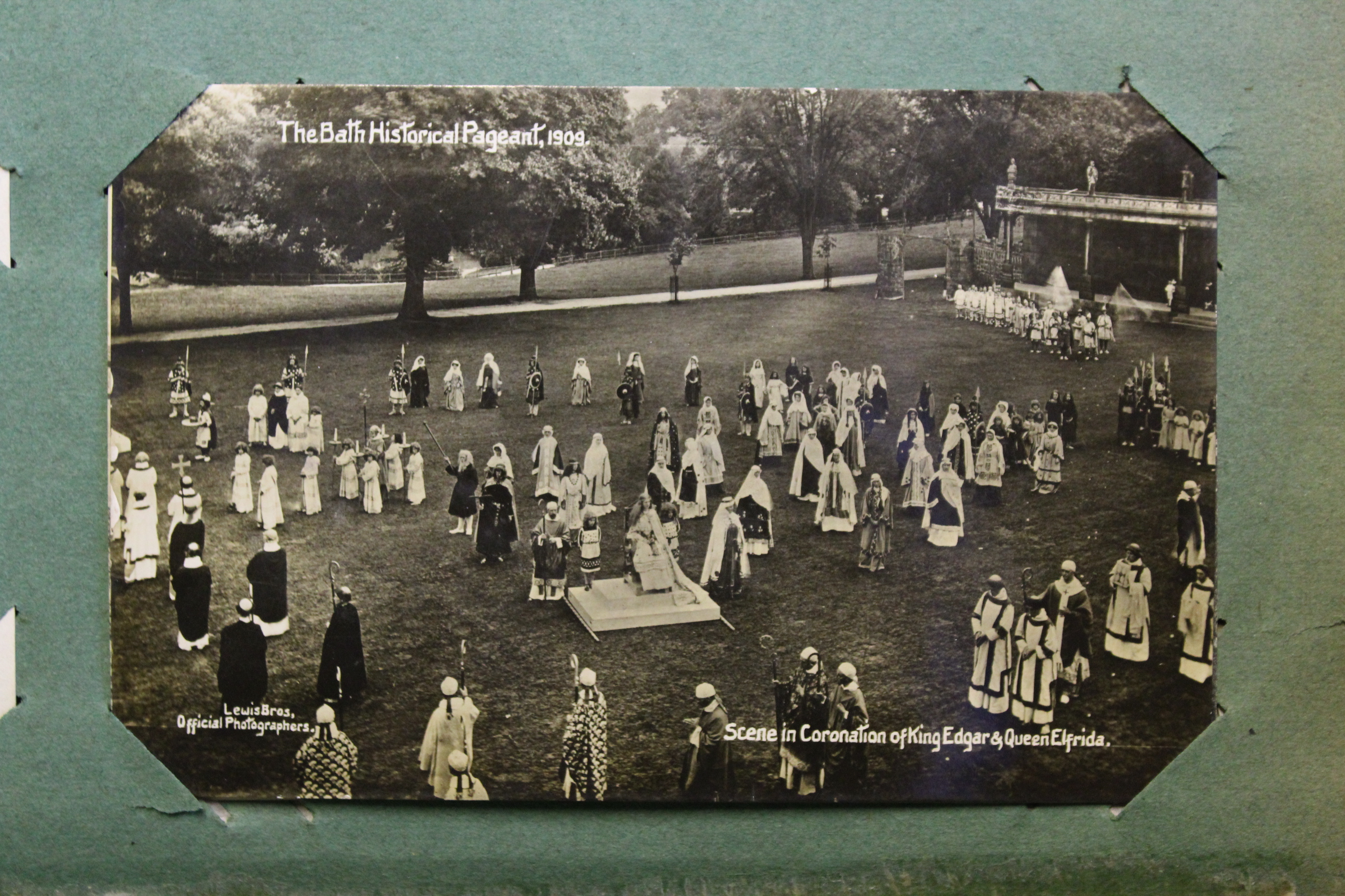 AN ALBUM OF APPROXIMATELY ONE HUNDRED & EIGHTY POSTCARDS, EARLY-MID 20th CENTURY – BRITISH VIEWS - Image 3 of 12