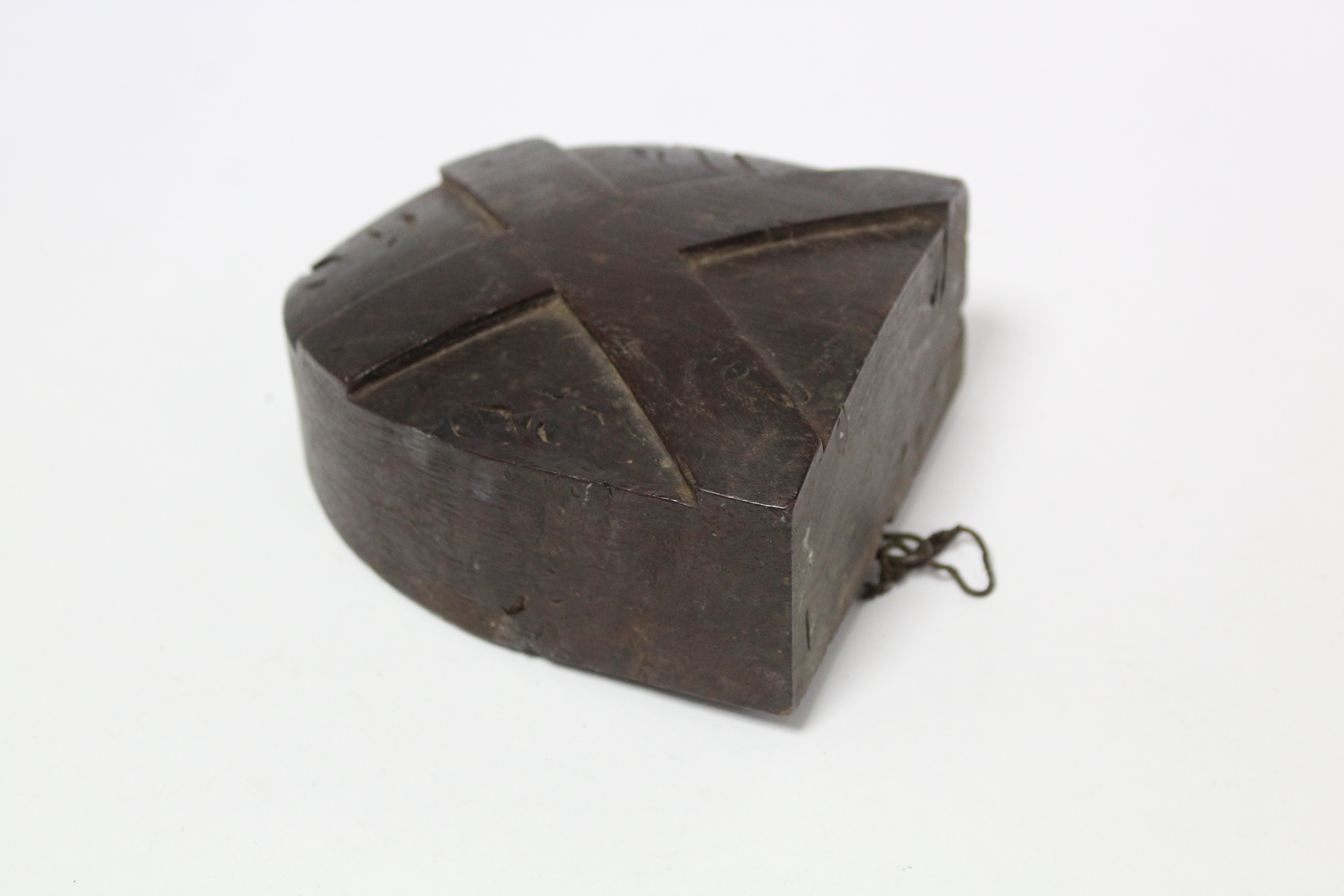 An early 19th century turned wood flat circular seal box, bearing paper trade label of “John Warwick - Image 5 of 6