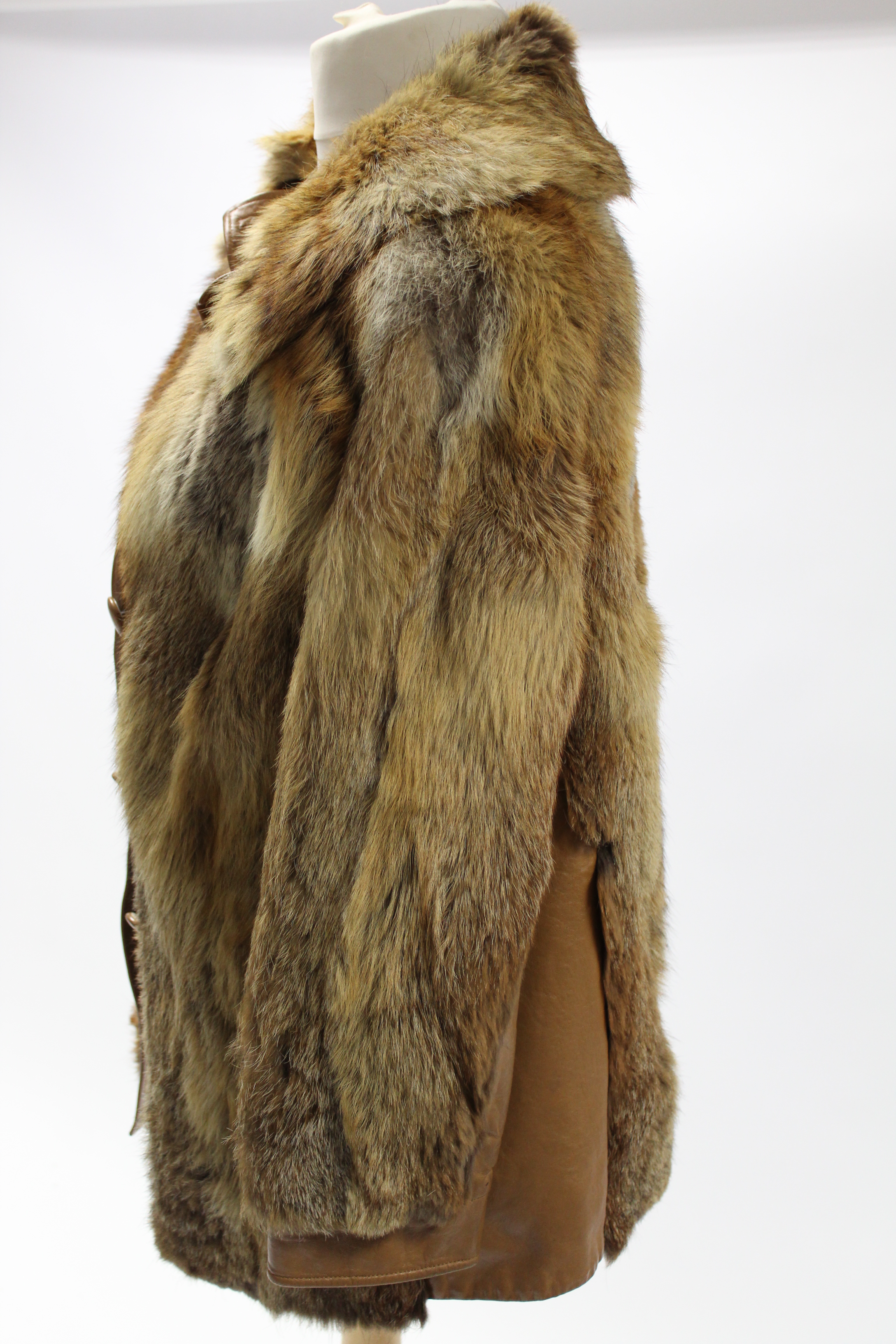 Two vintage ladies’ fur coats; & seven various ladies’ hats. - Image 2 of 8