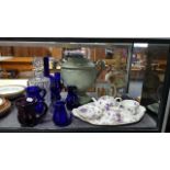 Various items of decorative china, pottery & glassware.