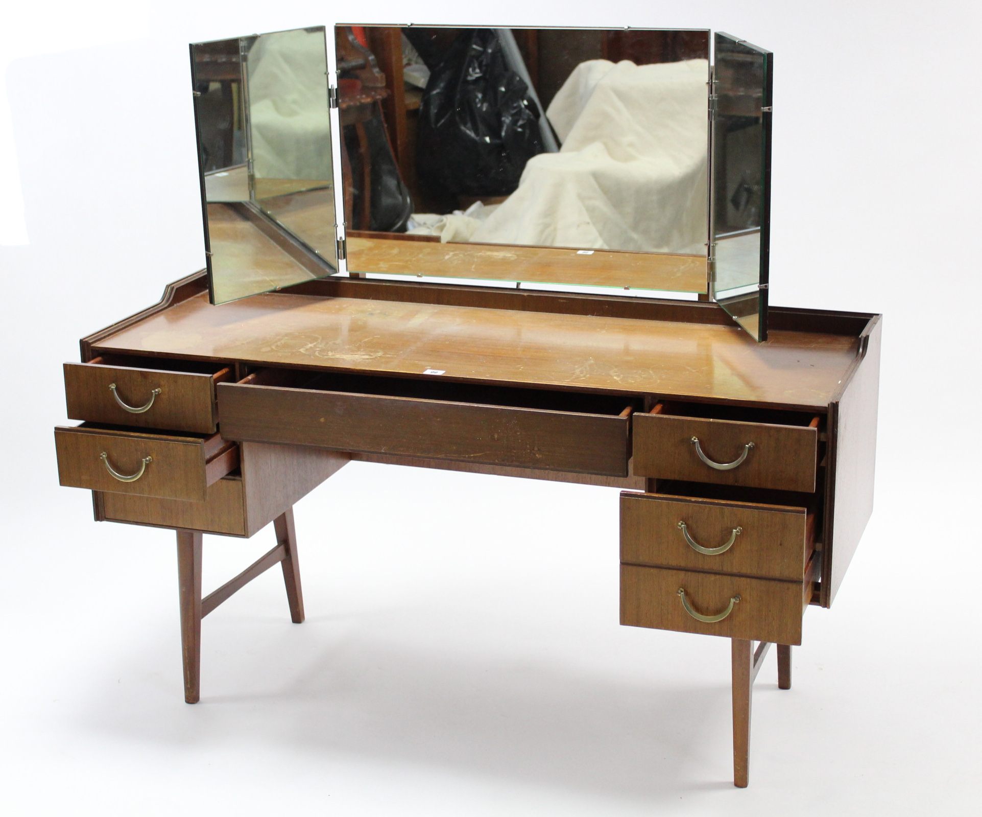 A mid-20th century teak kneehole dressing table with triple-panel mirror back, fitted with an - Image 3 of 3