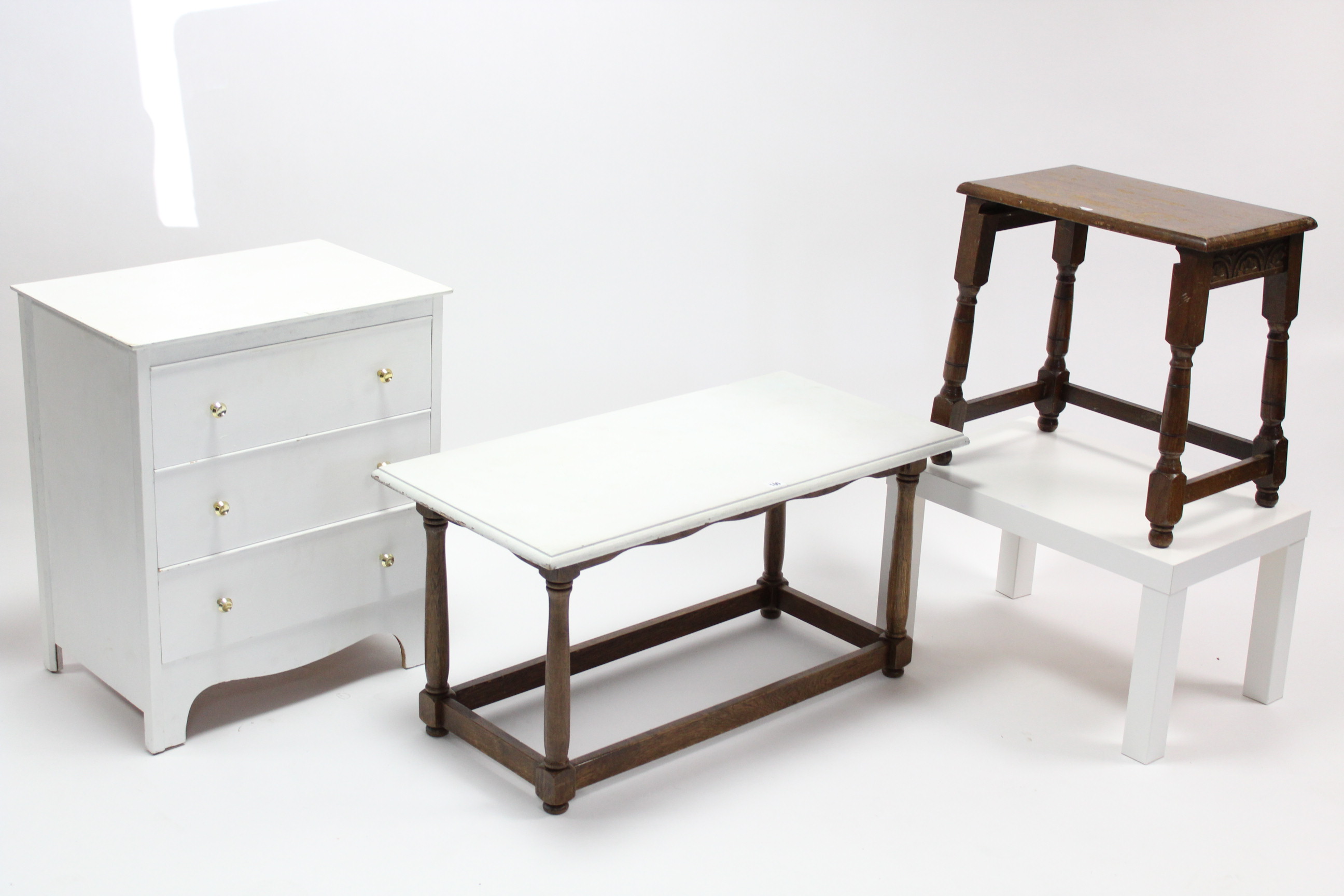 A mid-20th century teak kneehole dressing table with triple-panel mirror back, fitted with an - Image 2 of 3