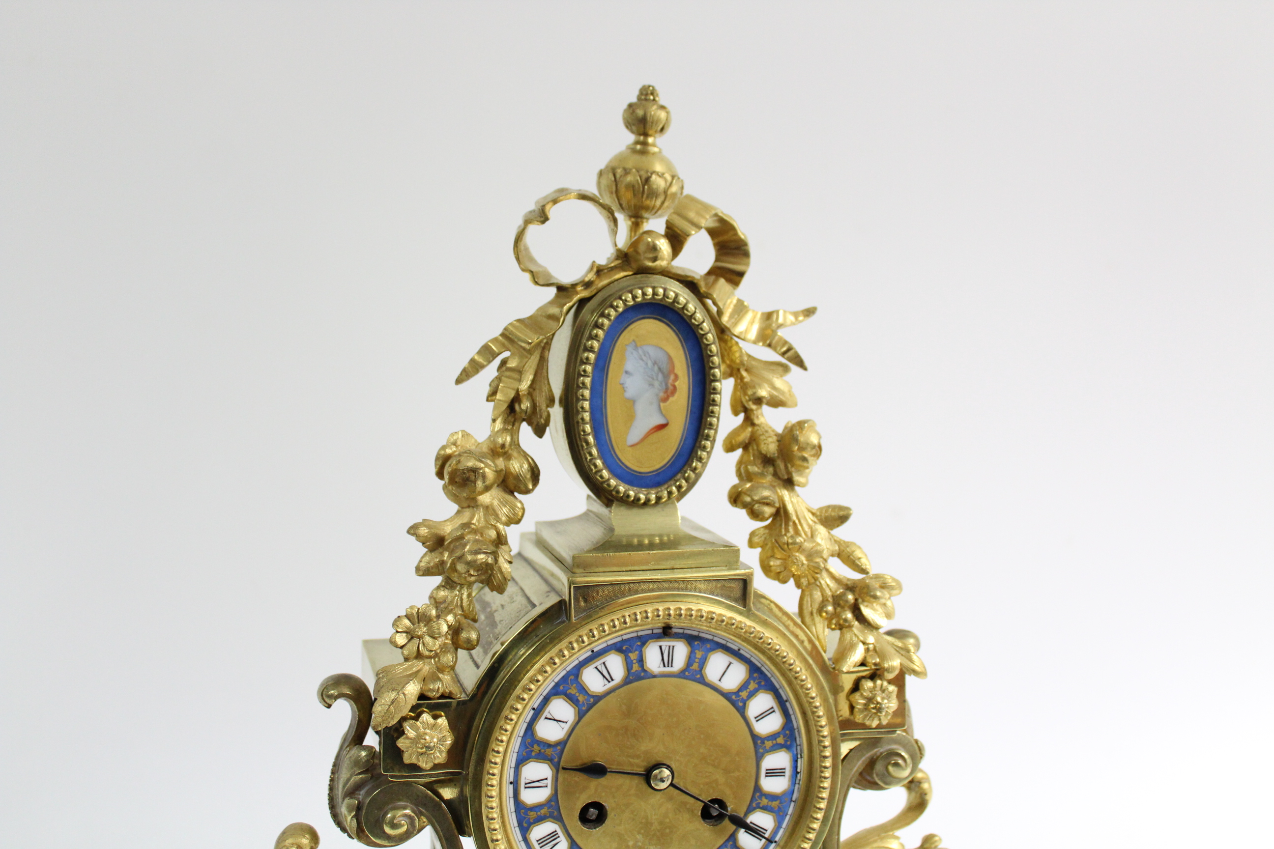 A mid-19th century French mantel clock in elaborate gilt brass case with pendant flowers & leaf- - Image 4 of 7