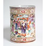 An 18th century Chinese porcelain tankard, decorated in the Mandarin palette with figure scenes &