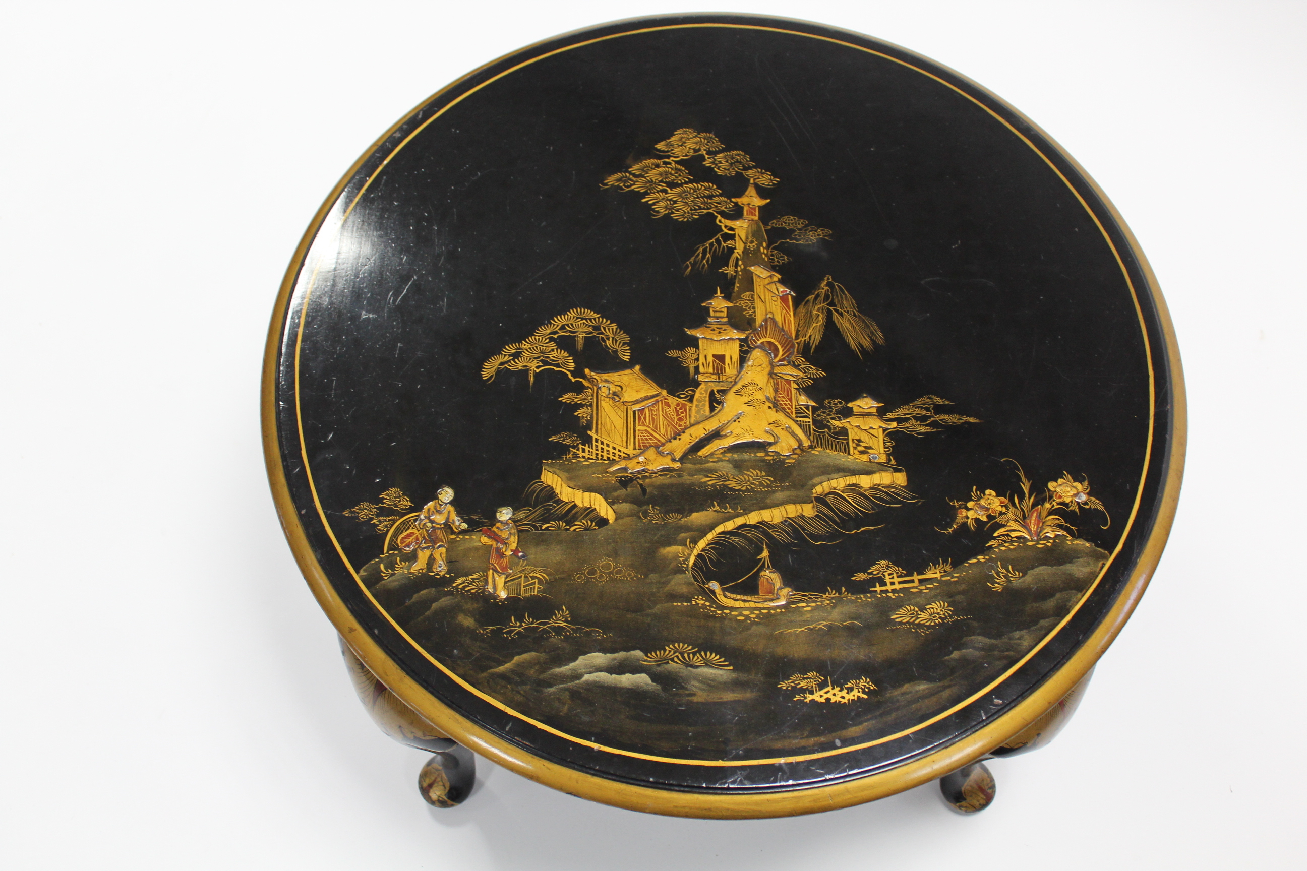 A black-lacquer circular low occasional table with gilt Chinoiserie decoration, on cabriole legs - Image 2 of 3