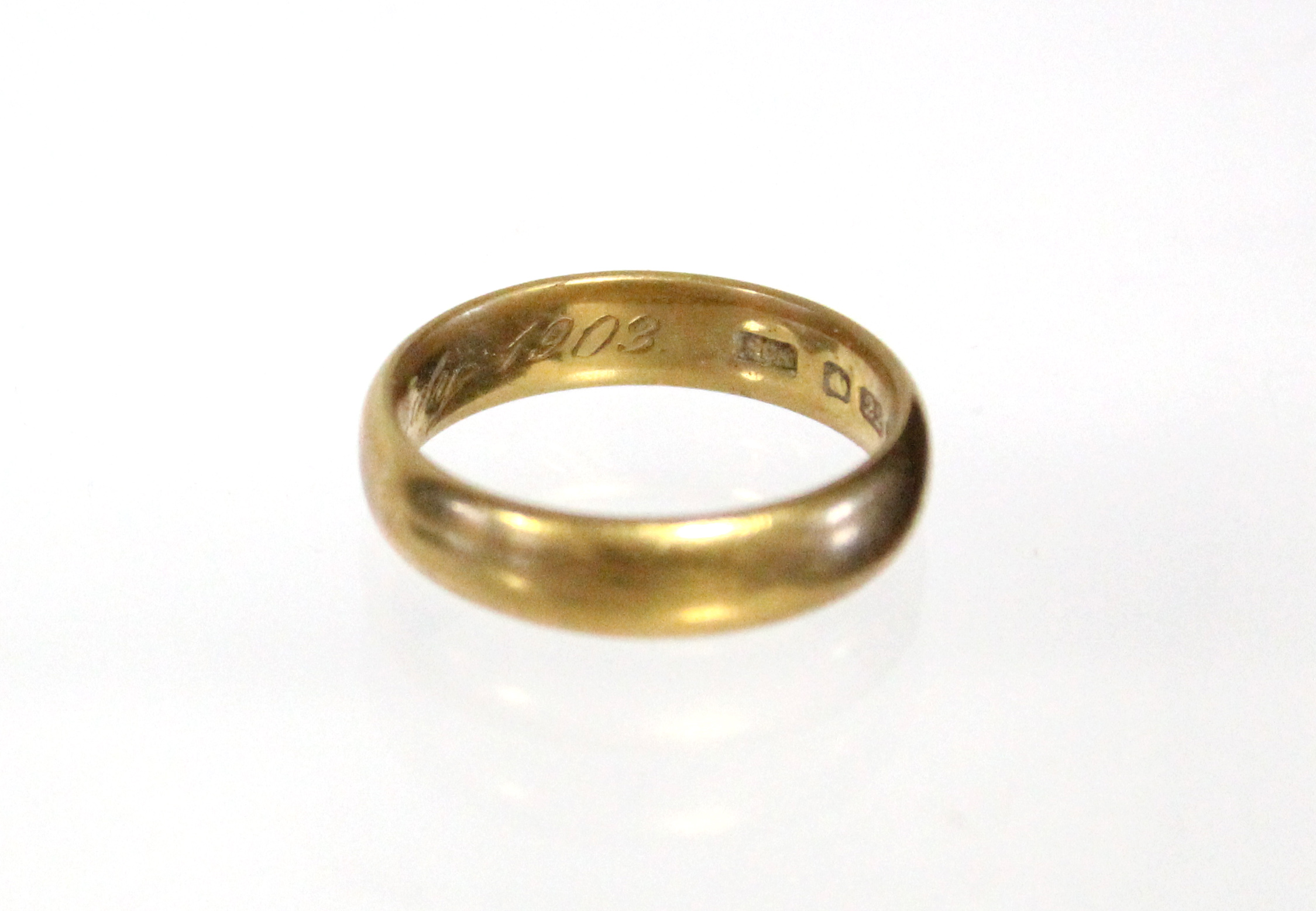 An Edwardian 22ct. gold wedding band; Birmingham hallmarks for 1902. (7.4gm). - Image 2 of 4