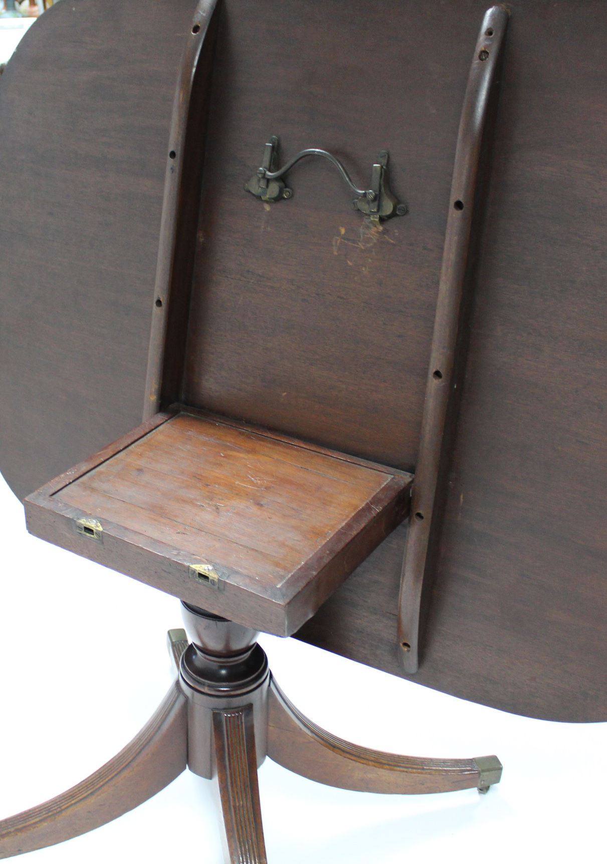 A Regency mahogany & satinwood-crossbanded breakfast table with rectangular tilt-top on turned - Image 5 of 8